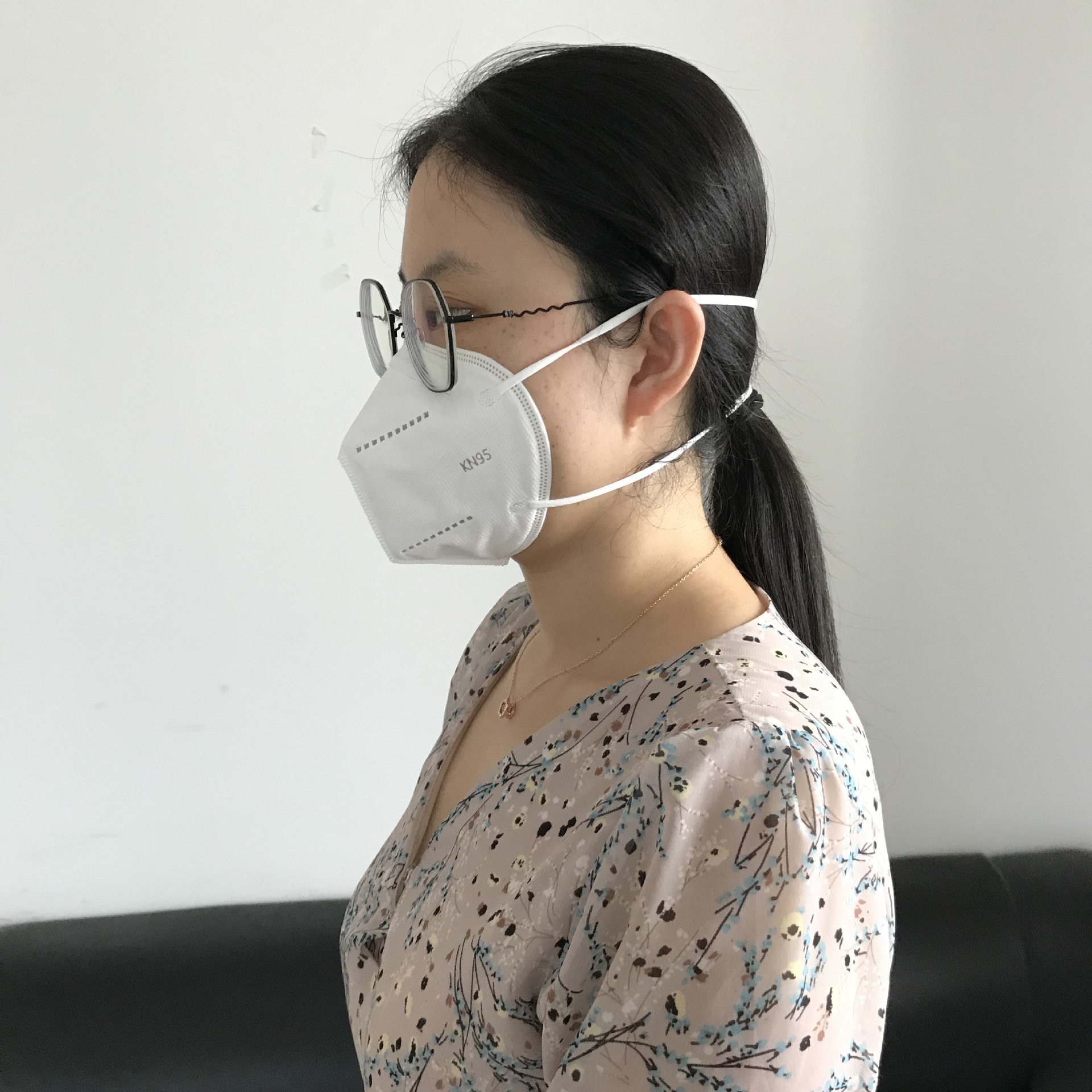 白黑灰色口罩kn95口罩带头戴式带阀kn95带呼吸阀面罩facemask