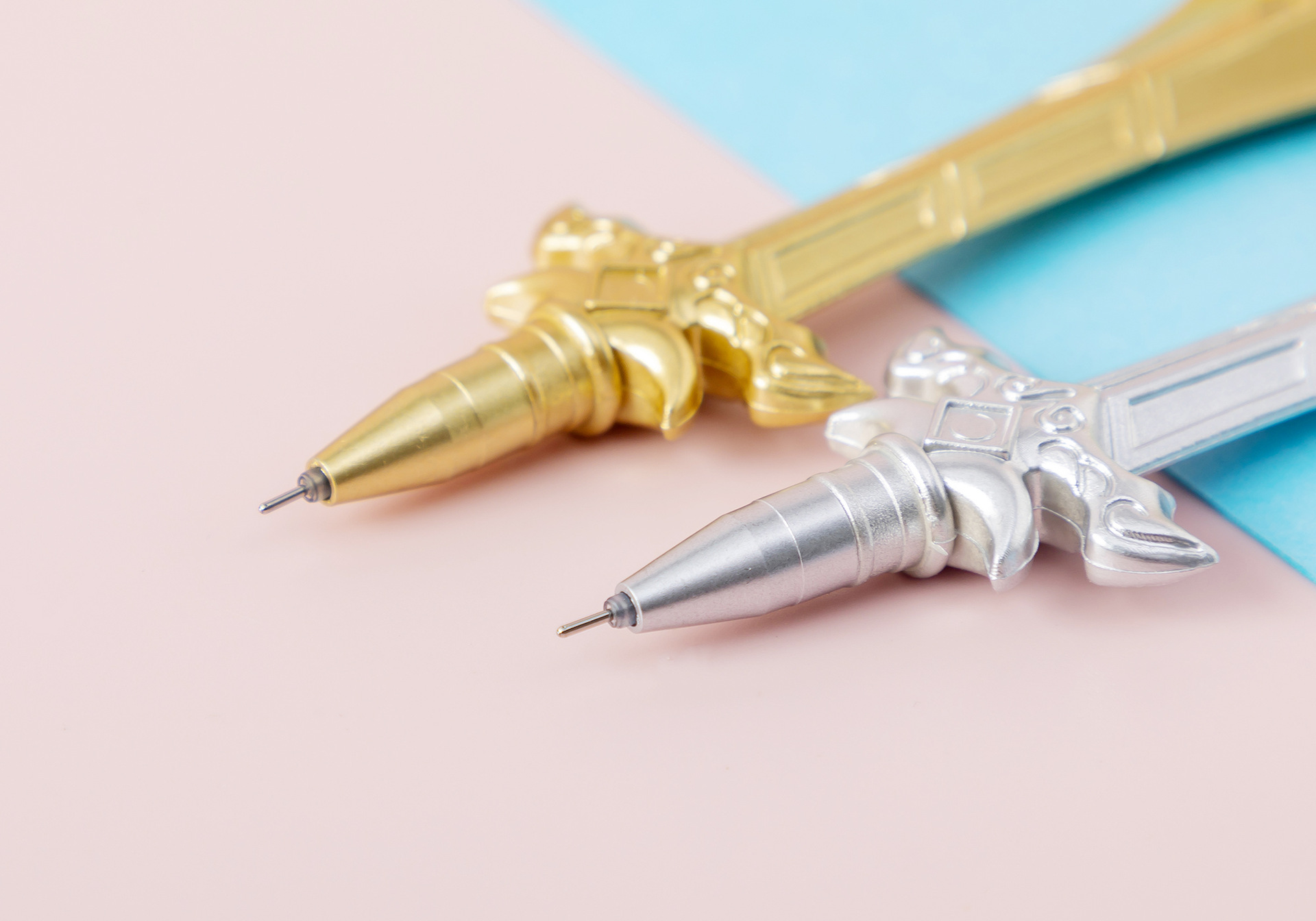 新款创意仿金属屠龙宝刀中性笔兵器笔学生创意中性笔批发厂家