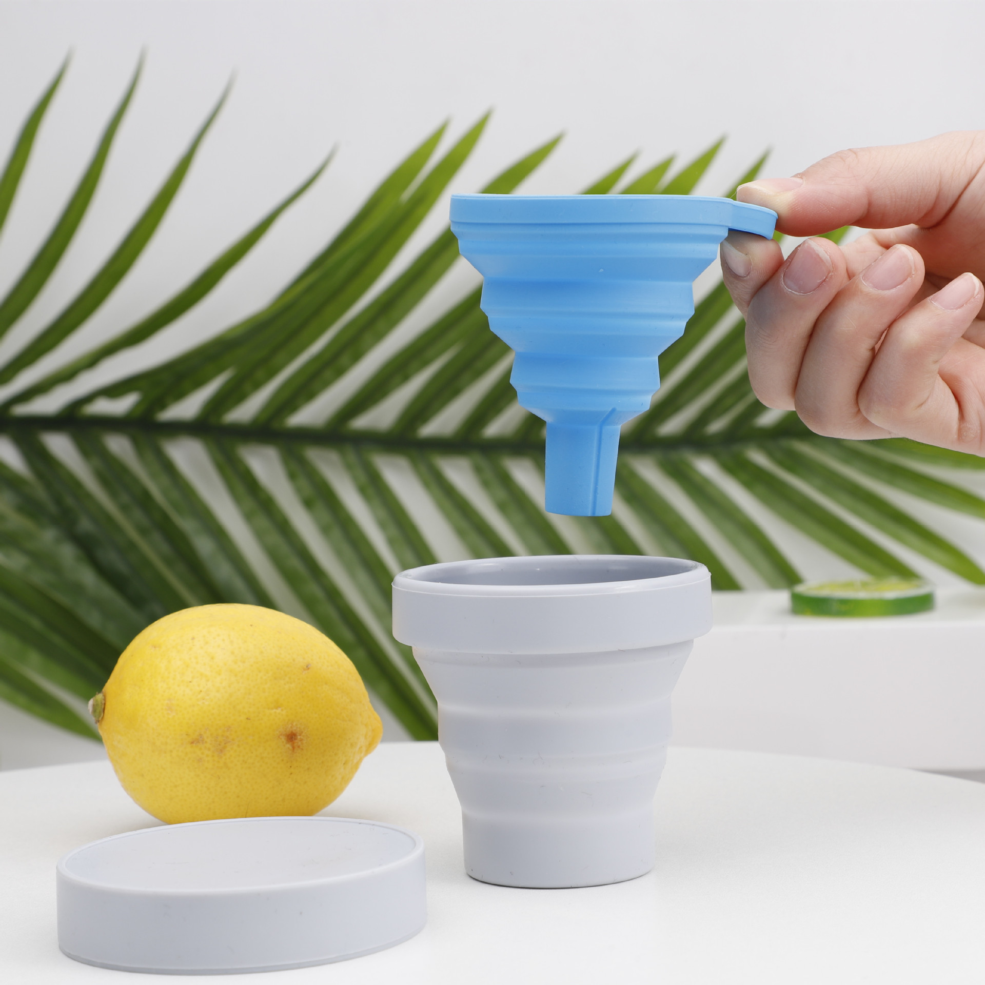 厂家直供2020折叠长颈漏斗厨房油漏创意携食品级硅胶小漏斗