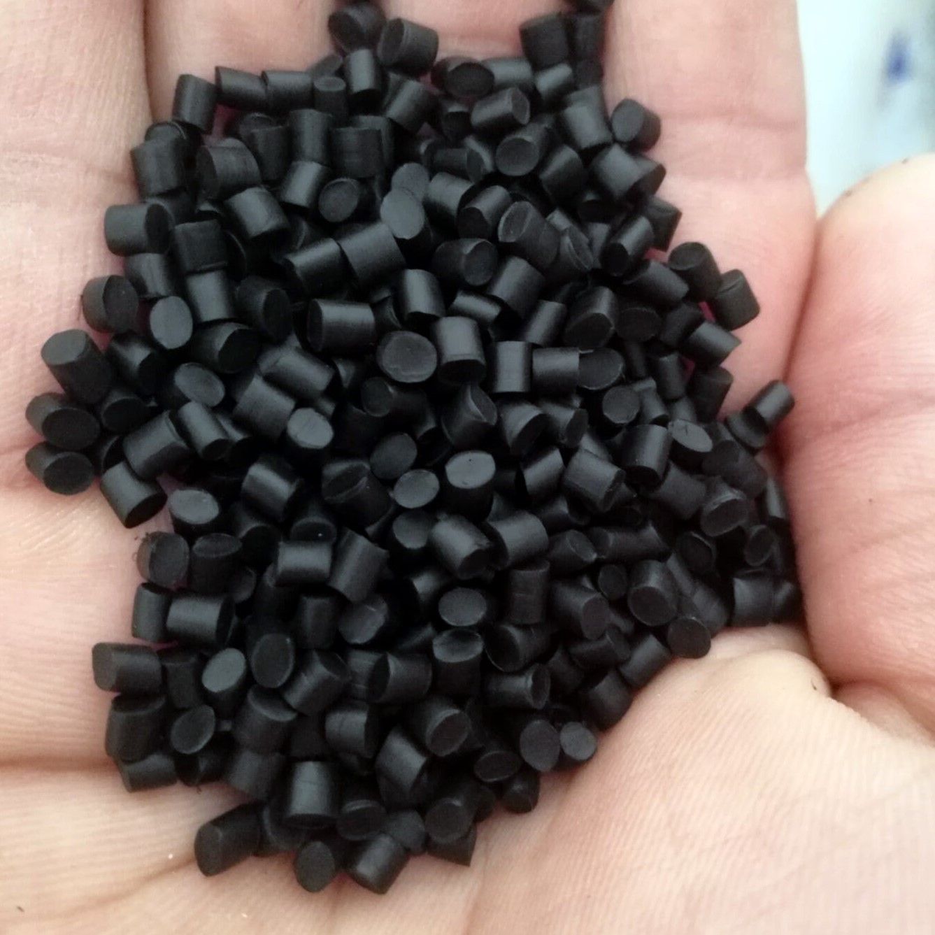 高质量tpr热塑性弹性体橡胶原料注塑级 tpr包胶料30-100度黑色料