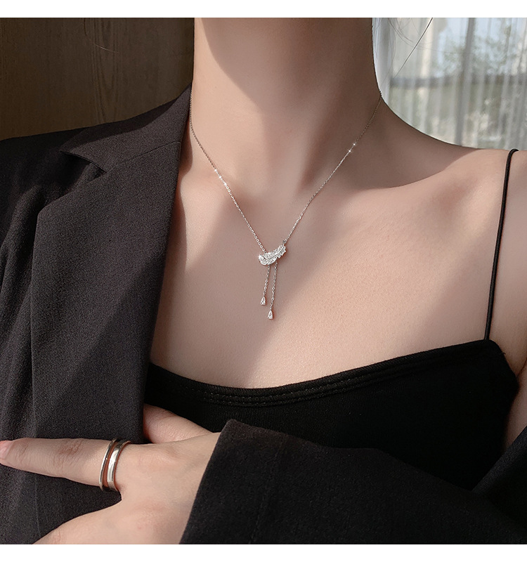 闪钻羽毛长款卫衣项链设计感小众女毛衣链锁骨链ins韩版百搭饰品