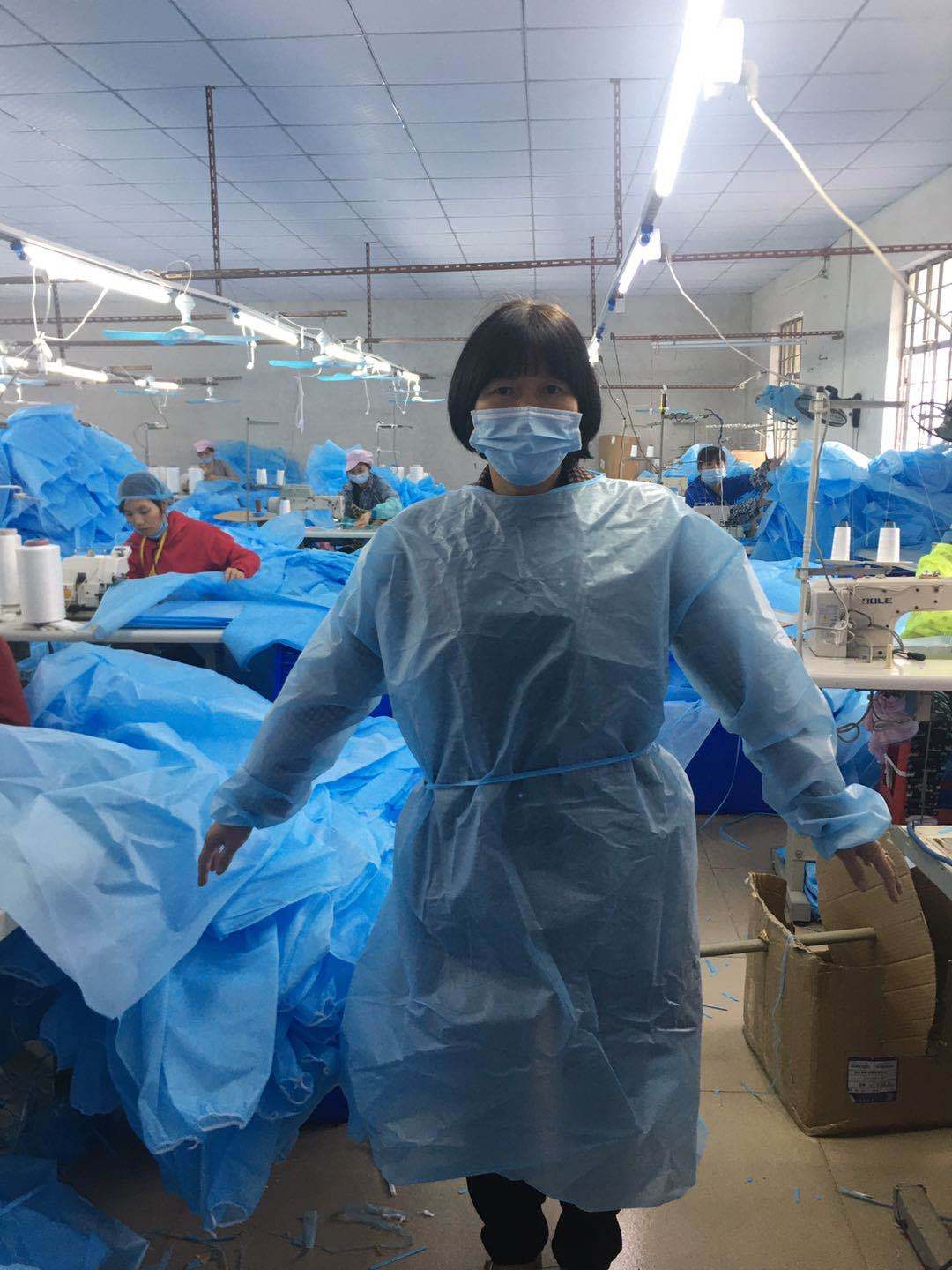 35g一次性隔离衣pe民用防水塑料隔离衣车间美容院防尘罩衣