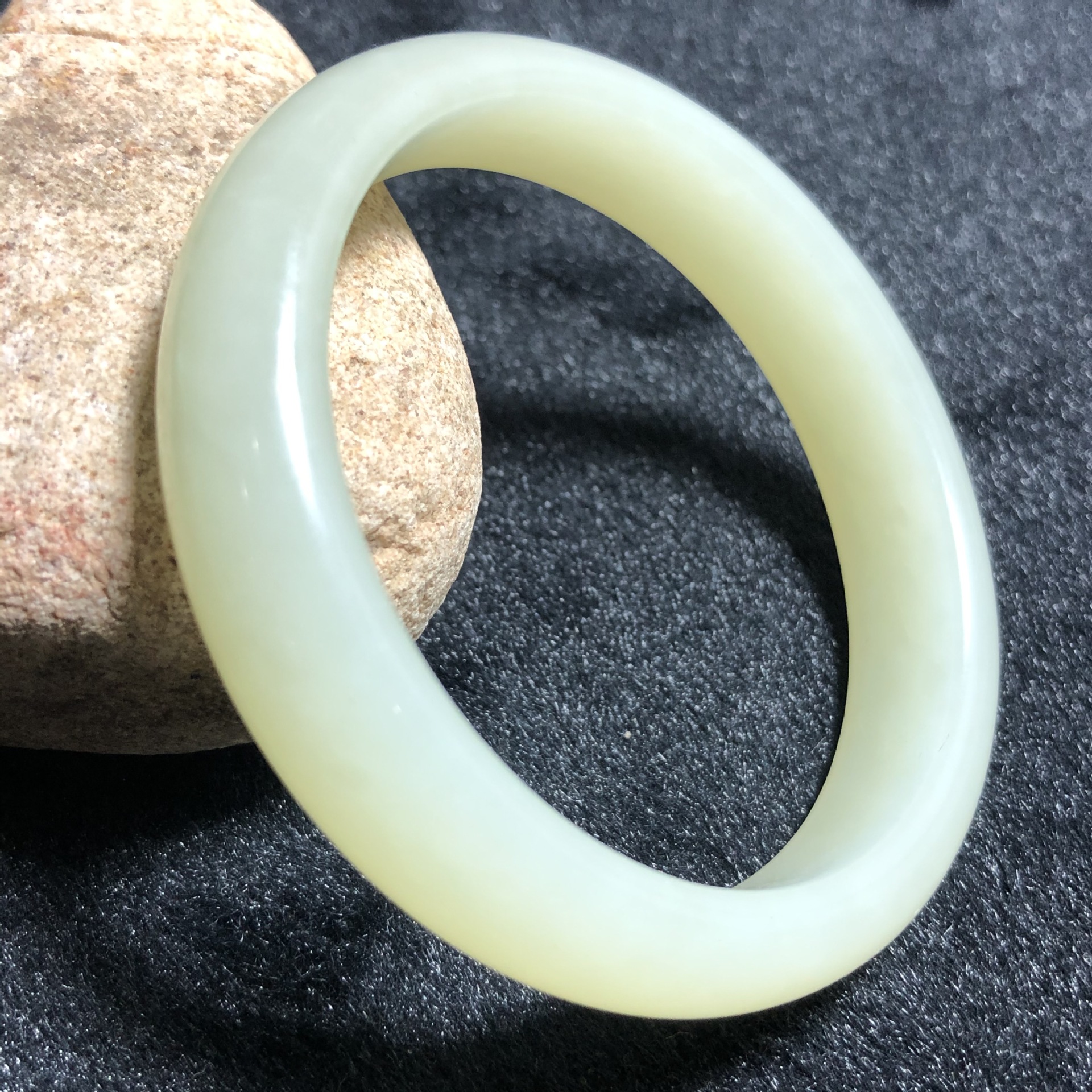 新疆和田玉手镯青海料湖水青女款玉镯子和田玉青白玉扁条镯子