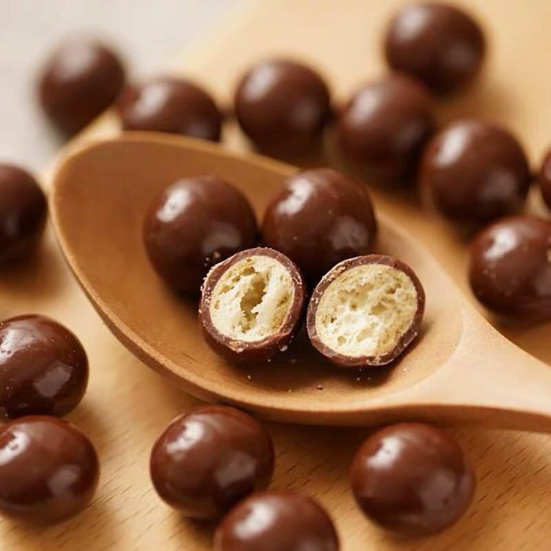日本进口零食 不二家面包超人麦丽素香浓牛奶夹心巧克力球 1*10盒