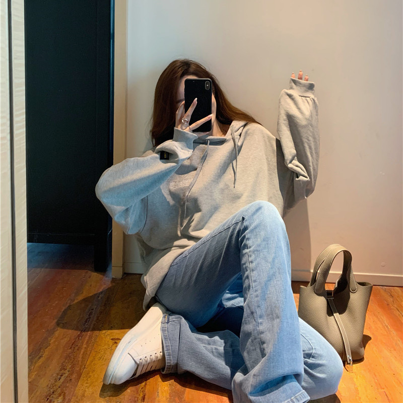 浅蓝色字母卫衣女图片