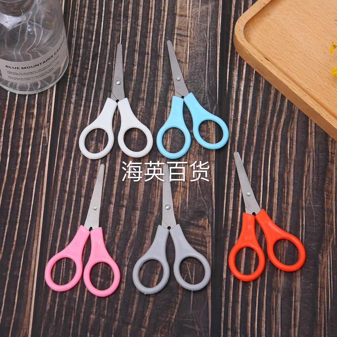 Plastic Small Scissors 9cm Thickened Children Safety Cutter Sewing Kit Accessories Small Scissors Suction Card Product Accessories