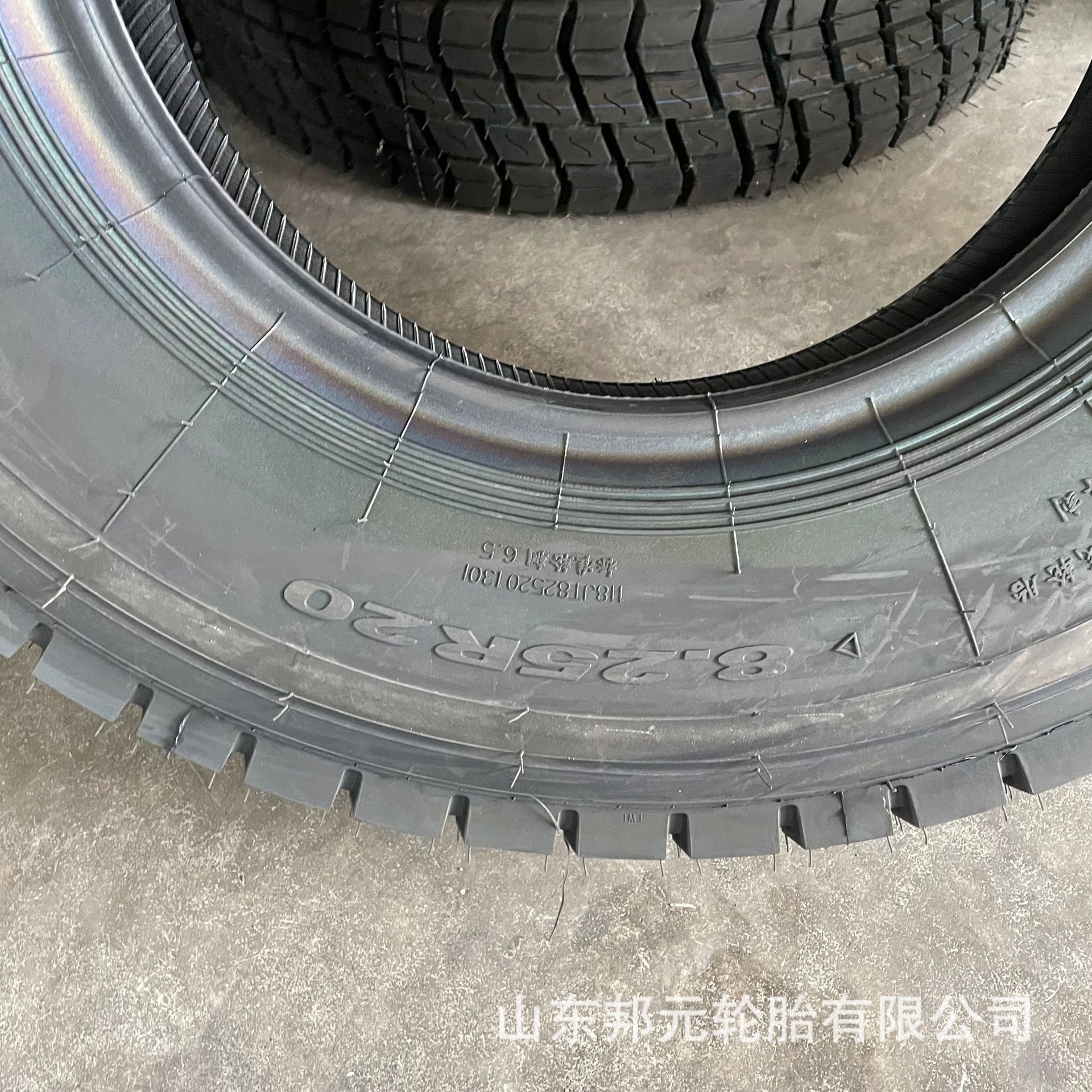 批发银宝700/750rr16/825/900r20高载重卡车货车驱动中花轮胎