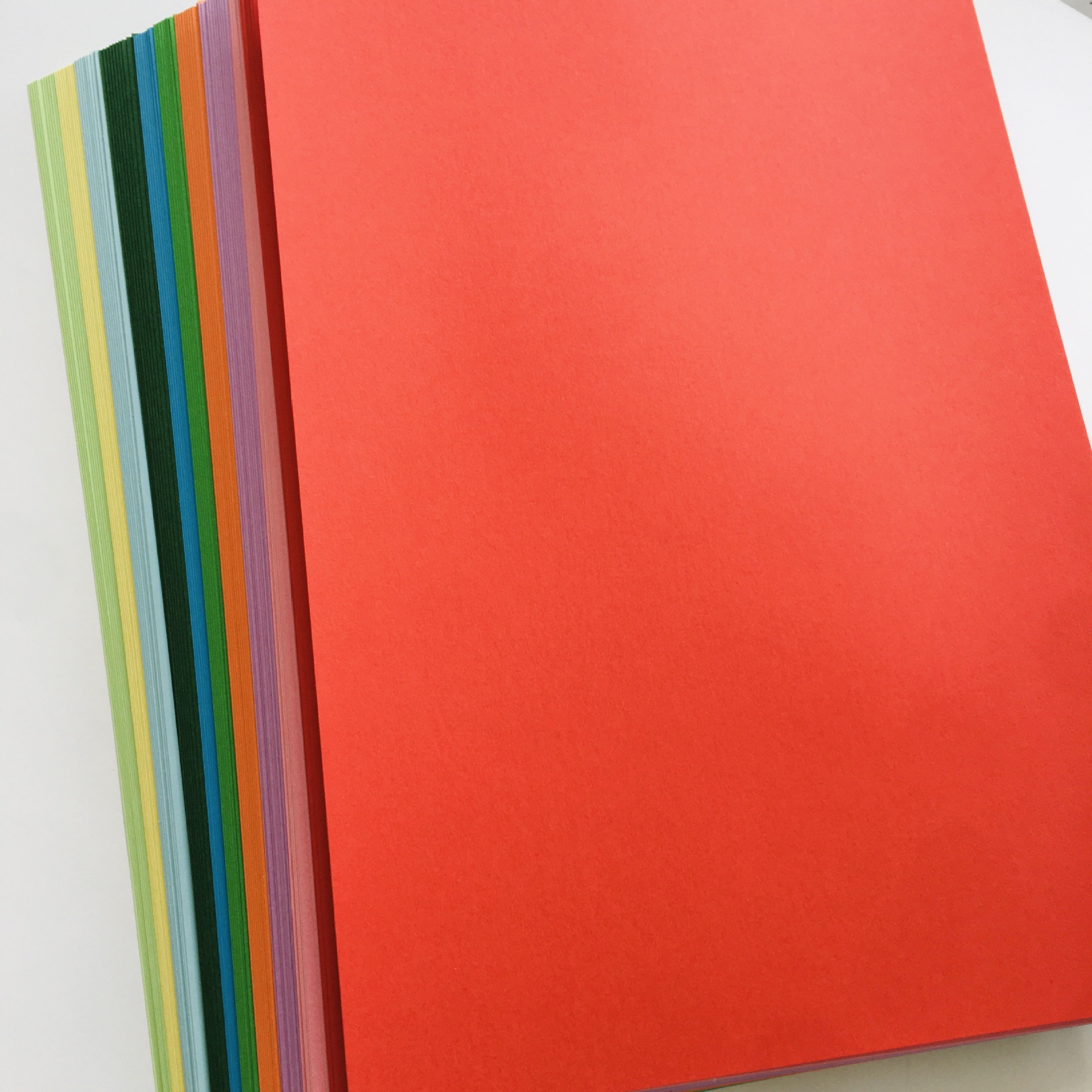 批发4k彩色卡纸200克硬卡大张a4加厚手工创意彩纸批发鲜艳美观diy
