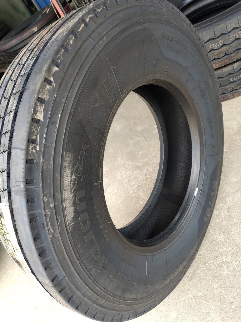 黑狮全钢载重汽车轮胎295/80r22.5-18bc121,165