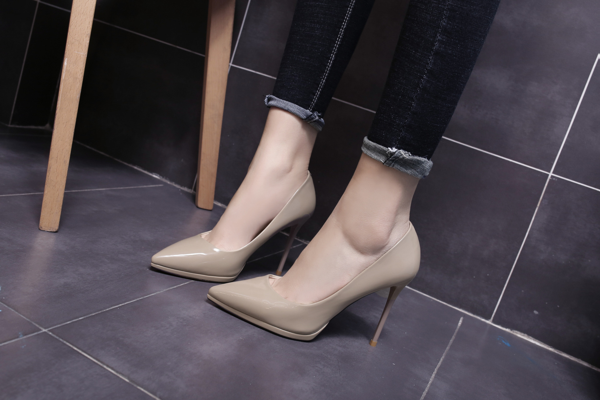 10cm高跟鞋女防水台性感细跟超高跟尖头显瘦漆皮单鞋秋季宴会杏色