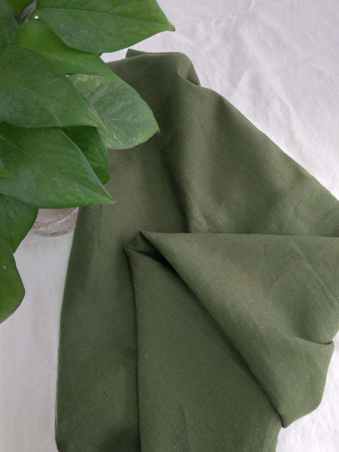 纯亚麻橄榄绿色织布 亚麻军绿色色织布 军绿床品亚麻面料 砂洗布-阿里