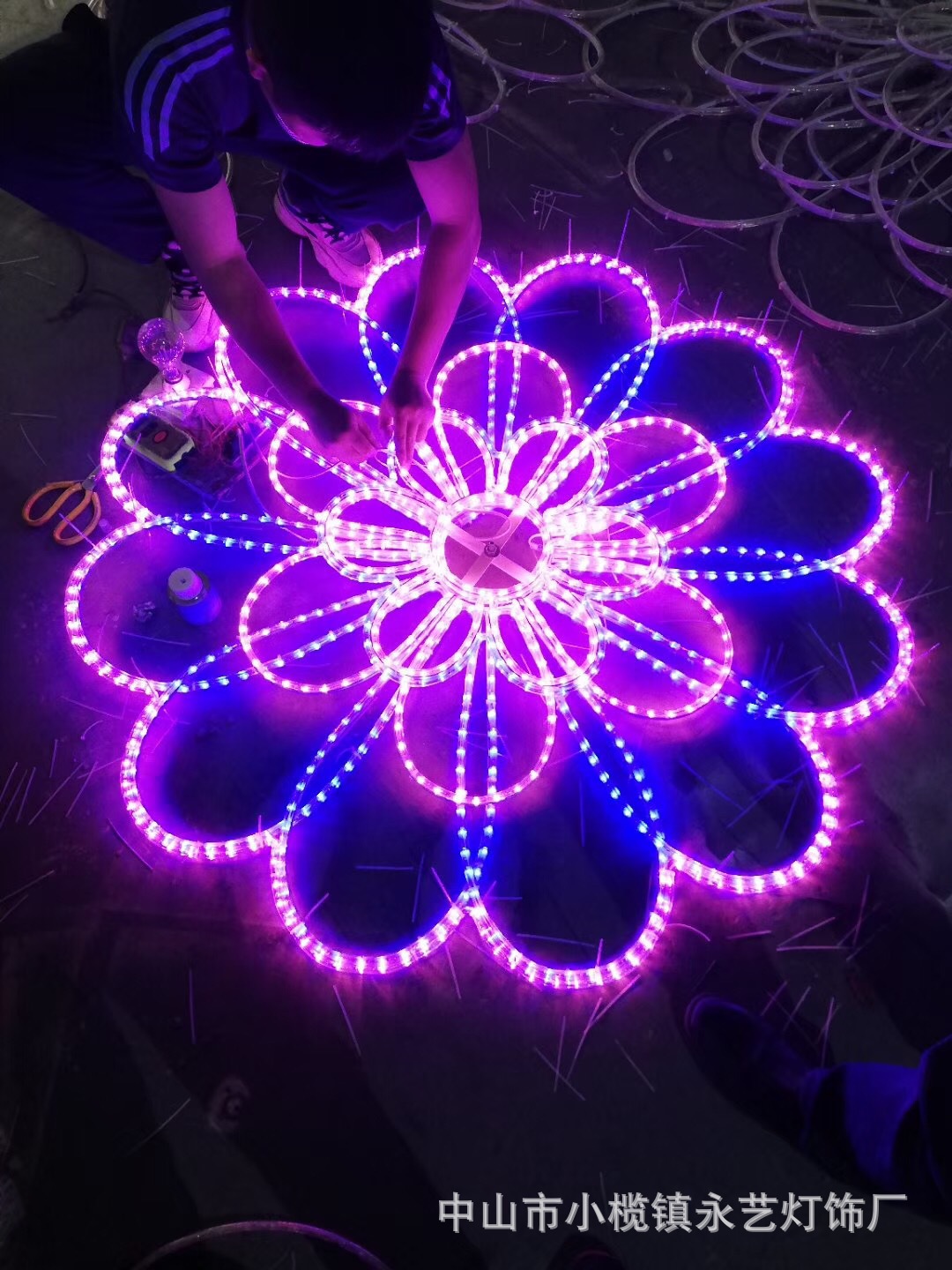 厂家定制简易图形灯led工艺灯造型装饰灯梅花灯花型图案灯特价