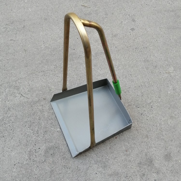 铁簸箕学校环卫清洁用品铁戳子铁扒斗10元家居日用百货地摊赶集