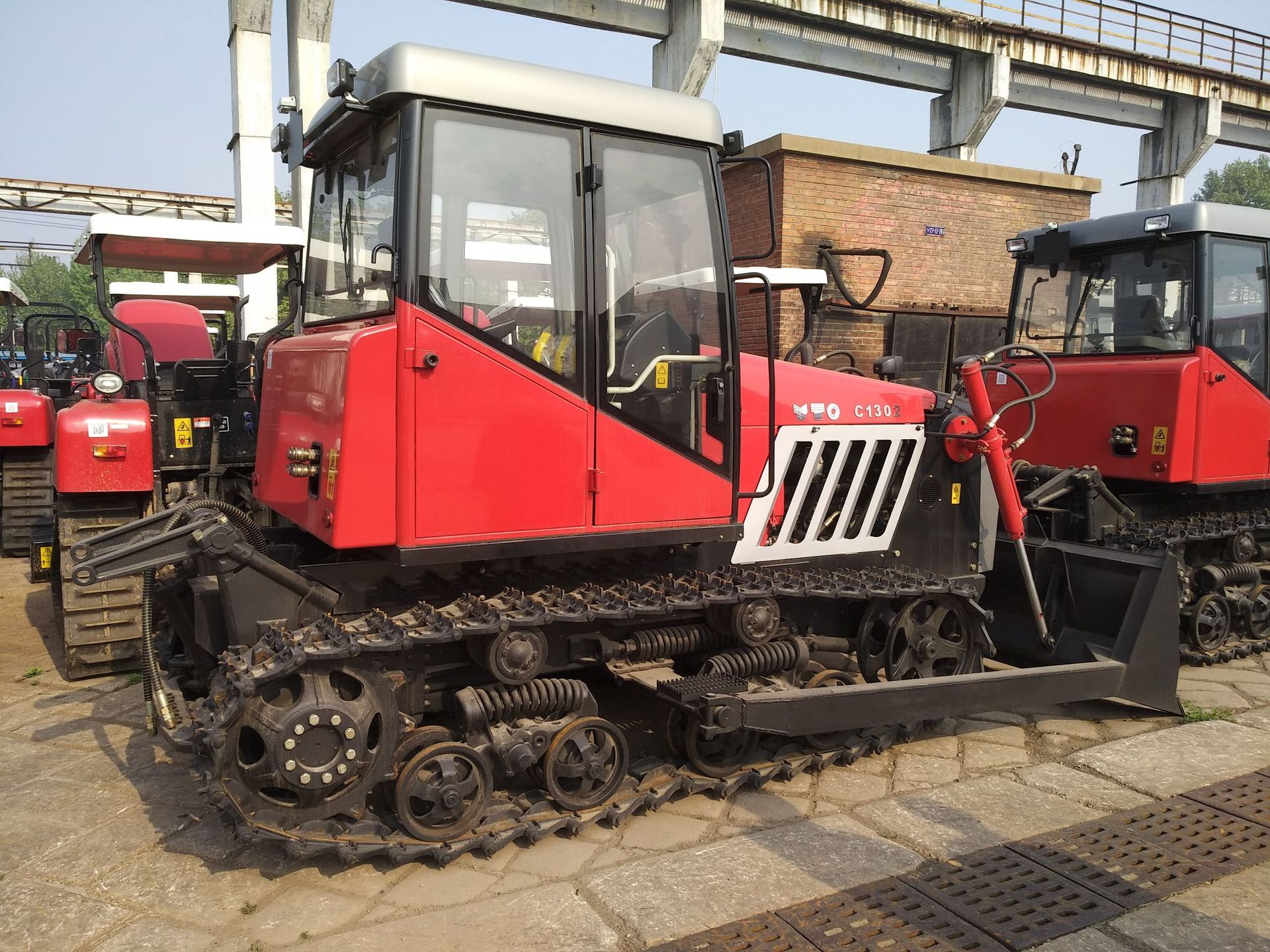 一拖 东方红 履带式拖拉机 c1302 干地 湿地 库存新车 积压处理