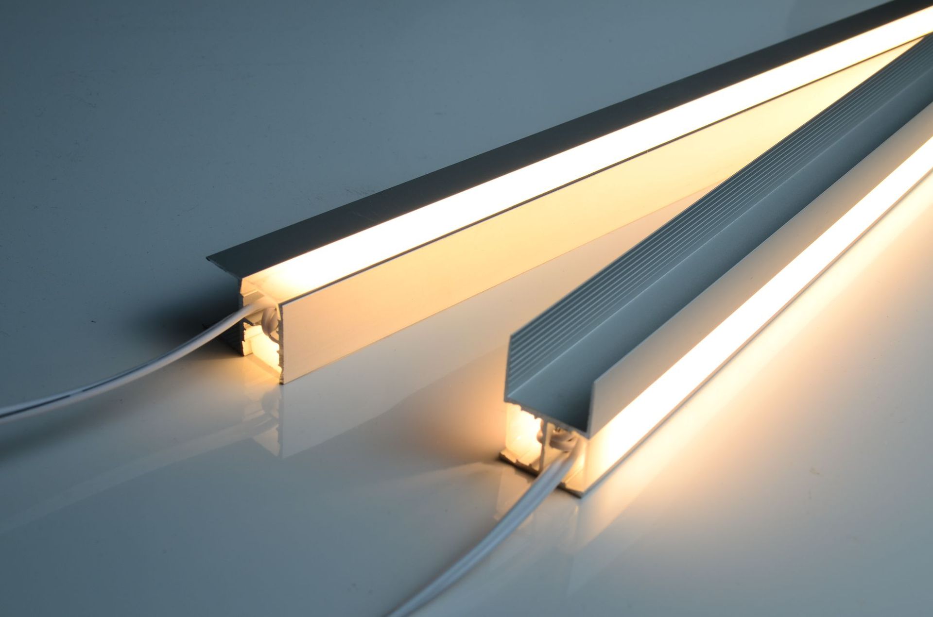 工厂直销led上下发光层板灯直接卡18mm层板木板安装 尺寸任意定制