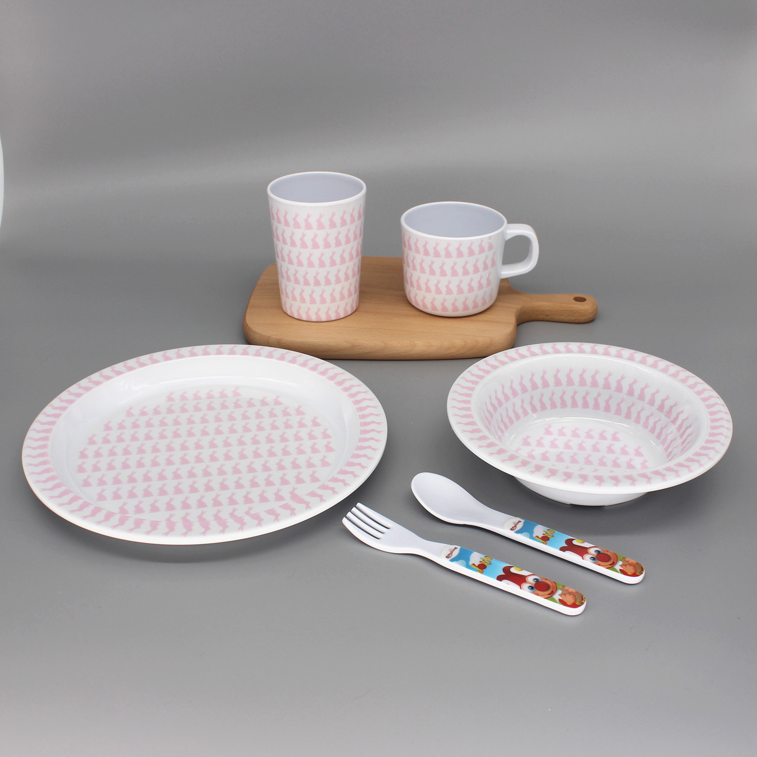 厂家供应密胺仿瓷儿童宽边盘碗杯餐具餐厅儿童餐具四件套支持定制