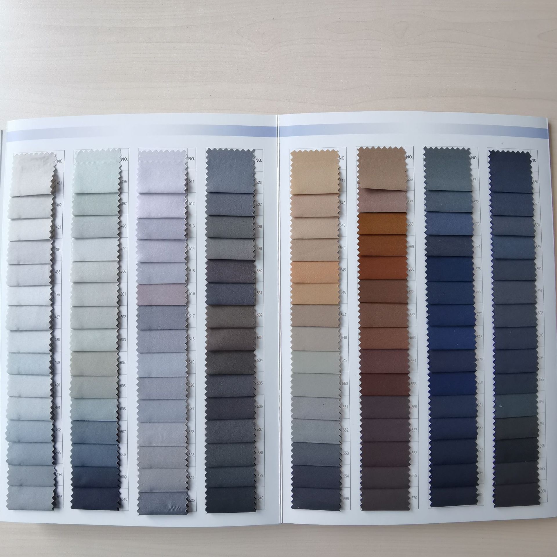 300t平纹春亚纺西装休闲服里布面料超600色卡样册