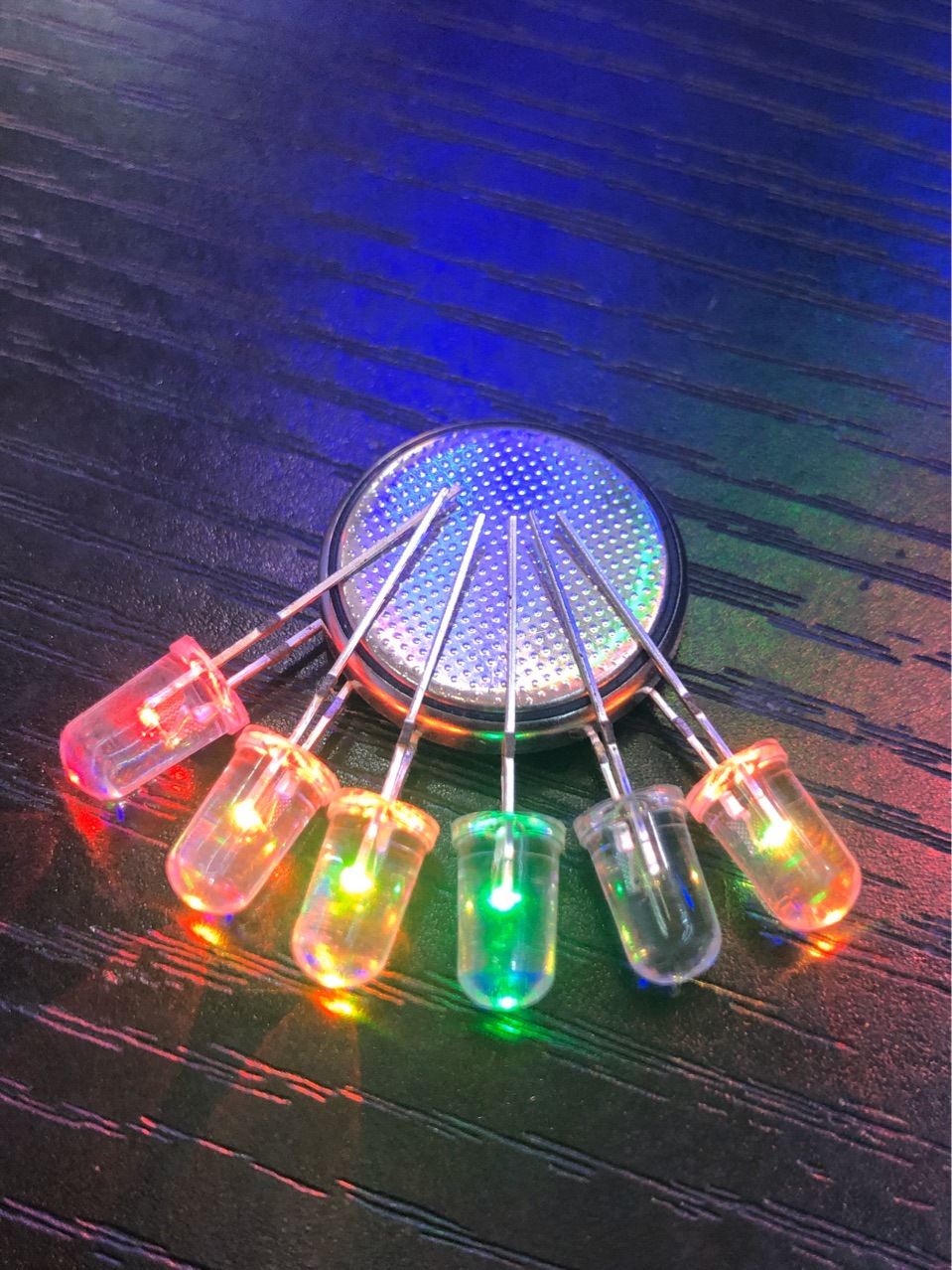 5mm七彩快闪短脚rgb红绿蓝快慢交替自闪彩色灯珠led发光二极管