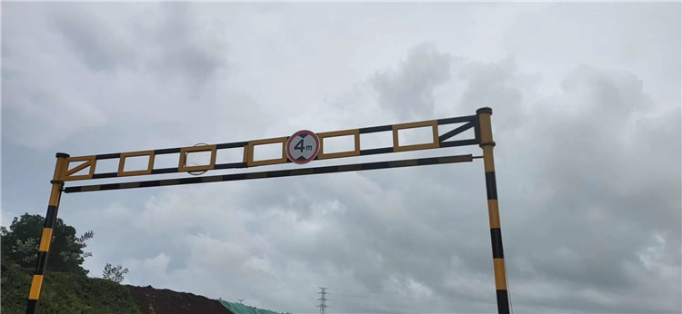 村口限高架限高2.5米禁止货车进入黄黑路跨限高杆3米道路龙门架