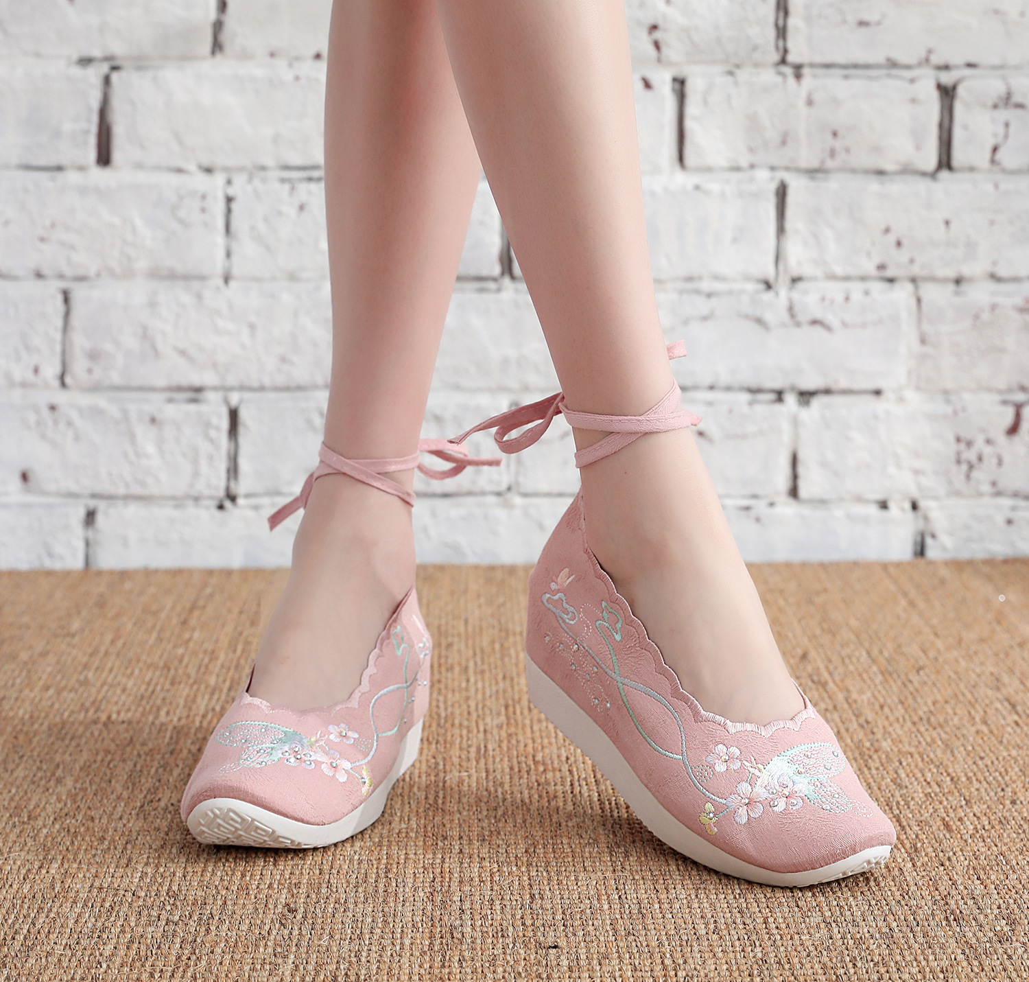 晚蝶-步云履汉服鞋子女古风古装搭配复古民族风绣花鞋子女