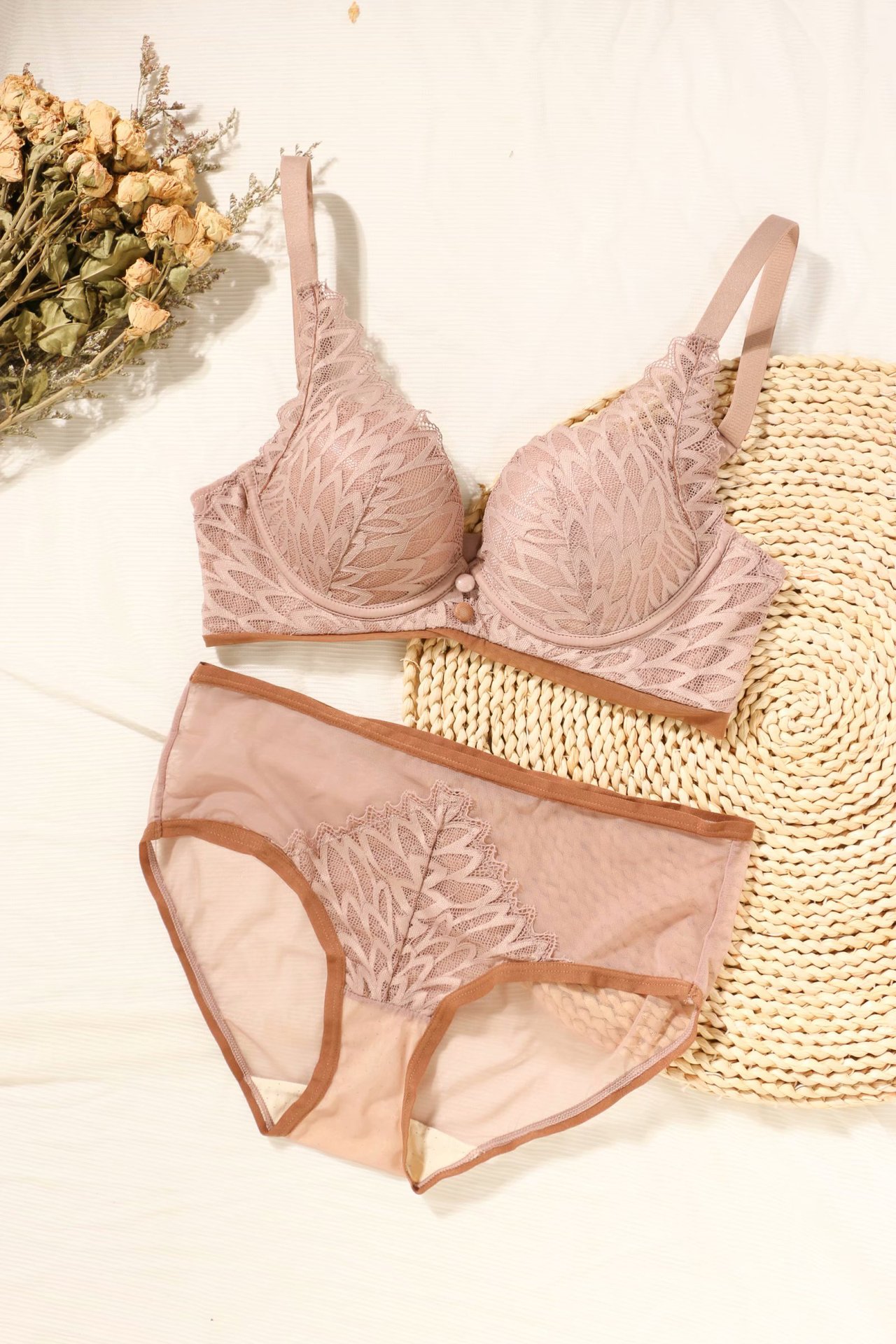 2020维妮芳3688性感蕾丝文胸无钢圈 聚拢无痕上薄下厚女士内衣罩