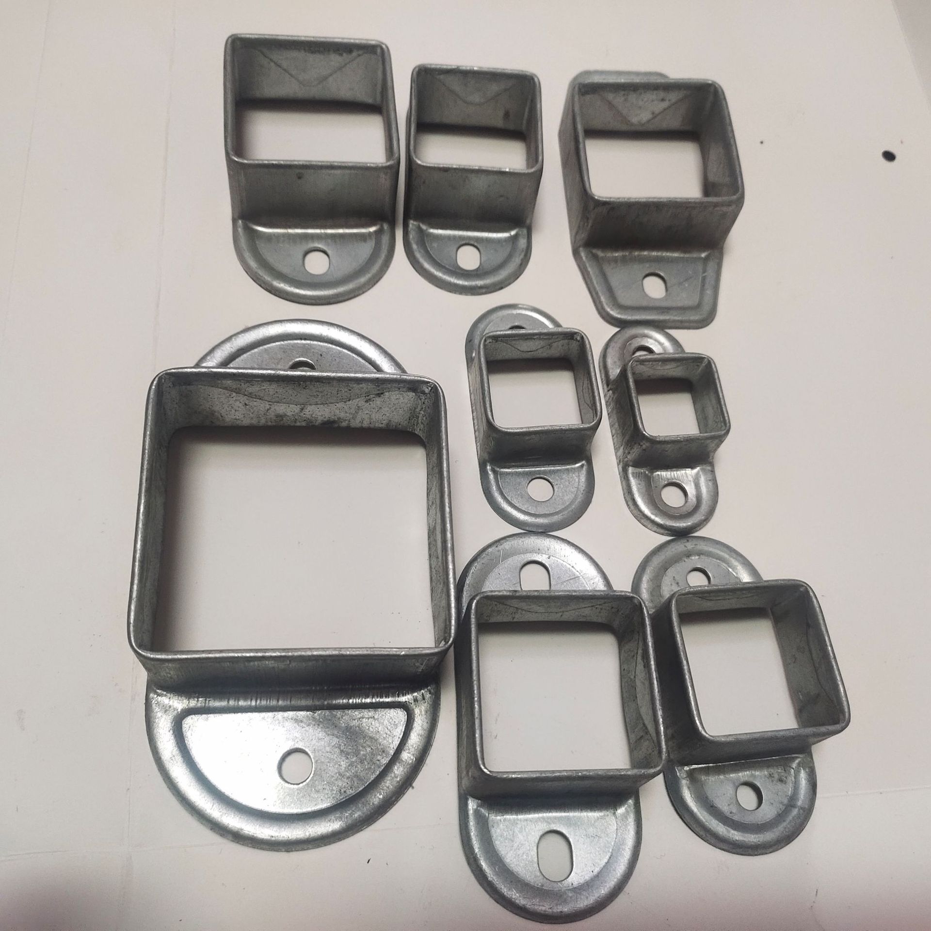 供应锌钢护栏配件 固定座 交通安全设施 围墙栅栏配件 阳台底座