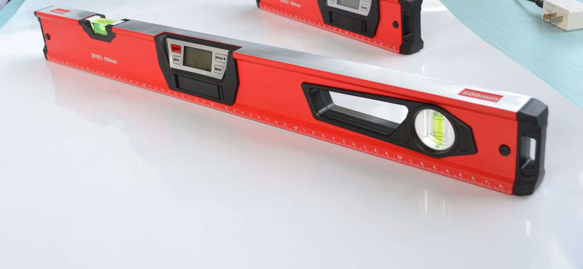 600mm铝合金数显水平尺 带磁 角度尺水平仪 坡度仪带水泡装修工