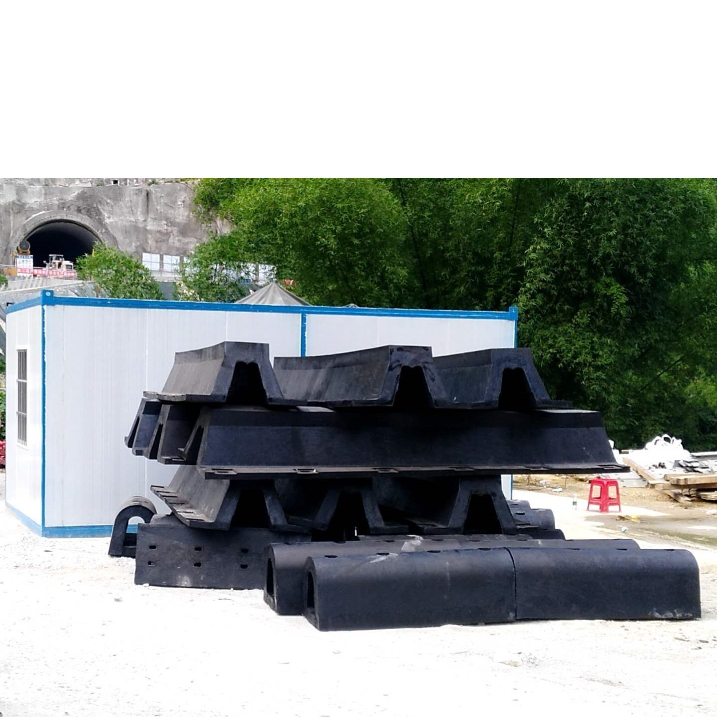 橡胶护舷材质表 标准橡胶护舷生产