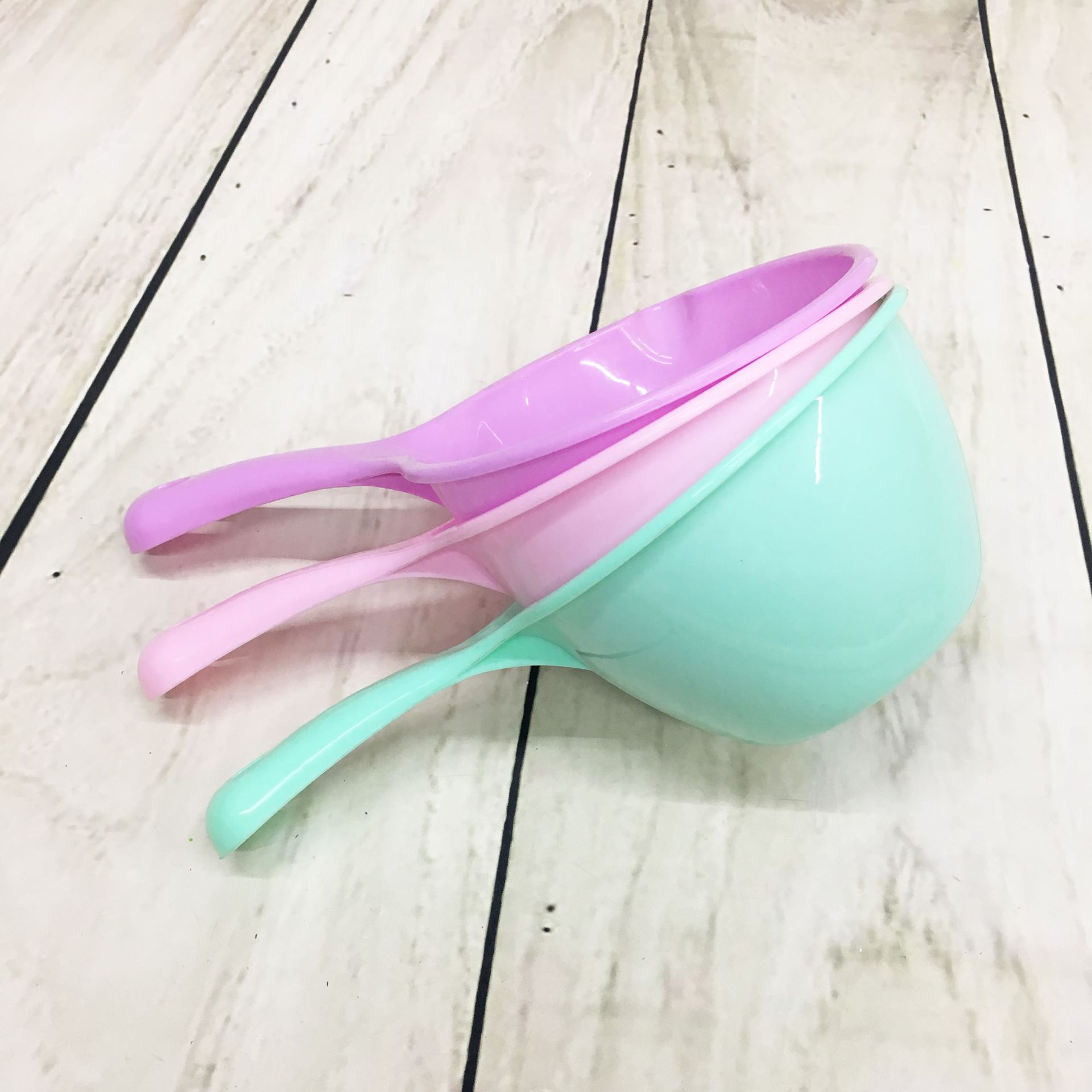 加厚塑料水舀子 18厘米彩色水瓢 厨房耐用舀水水勺 两元地摊百货