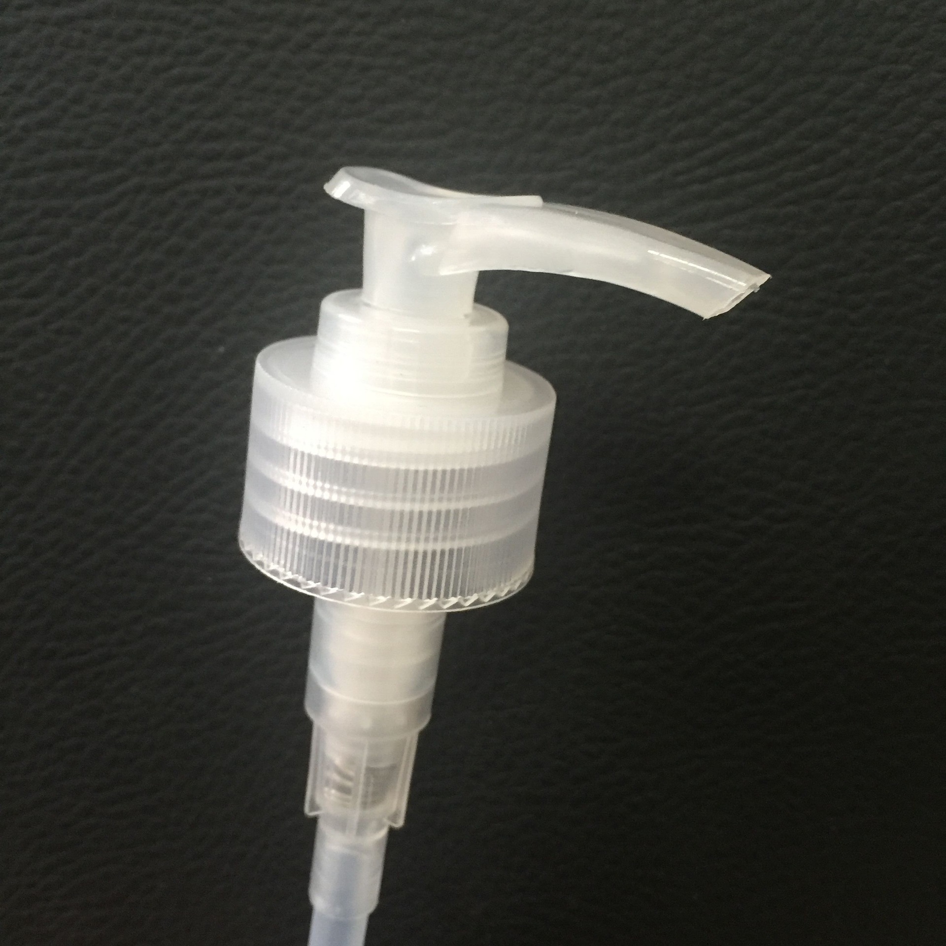 2441028410口径乳液泵沐浴露乳液泵头蕾丝泵头压头泵旋转泵头