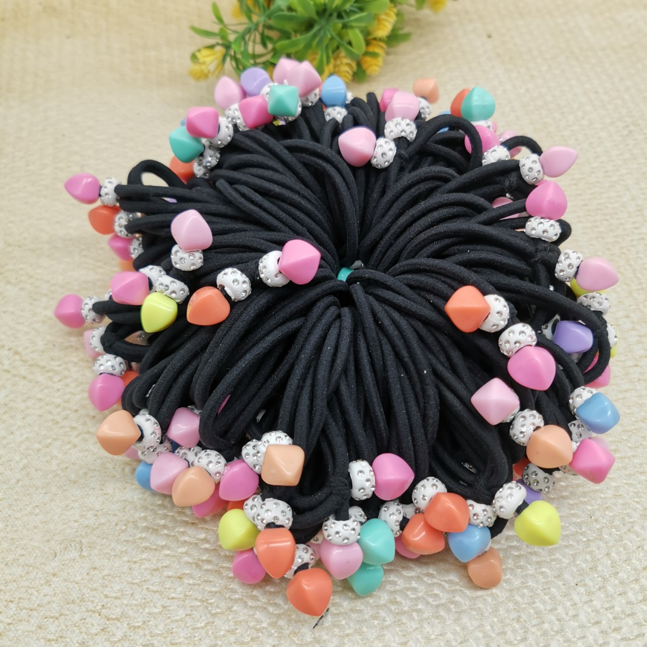 商品描述颜色皮筋产地义乌样式女式产品类别头饰商品属性商品属性商品