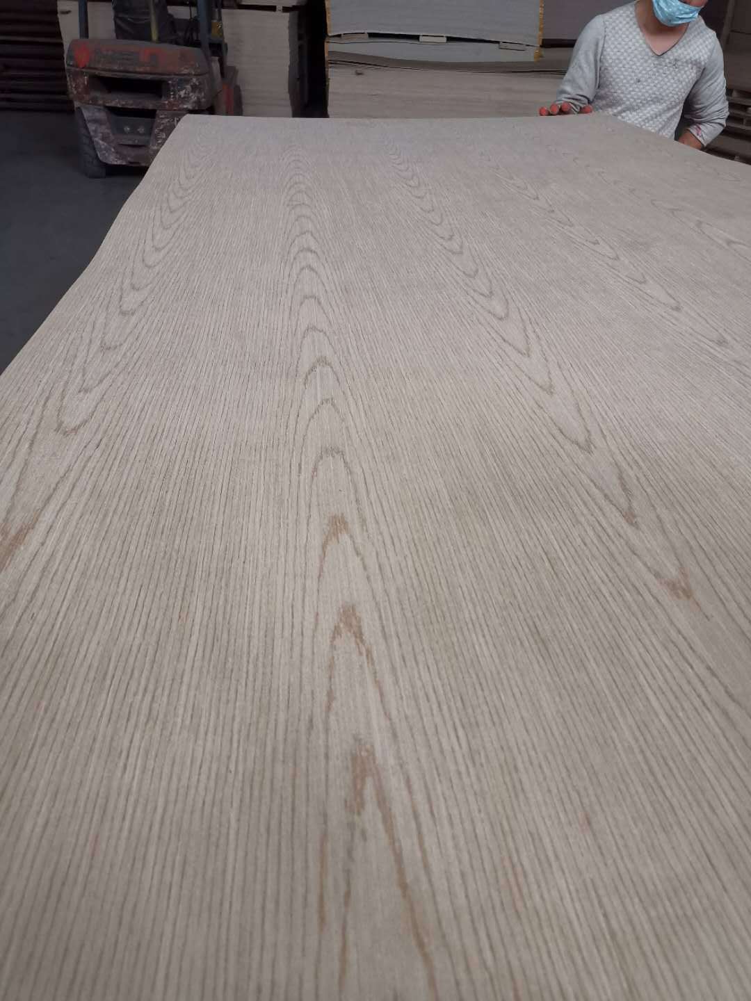 厂家生产定制红玫瑰科技木皮三合板多层夹板平整度好颜色鲜艳