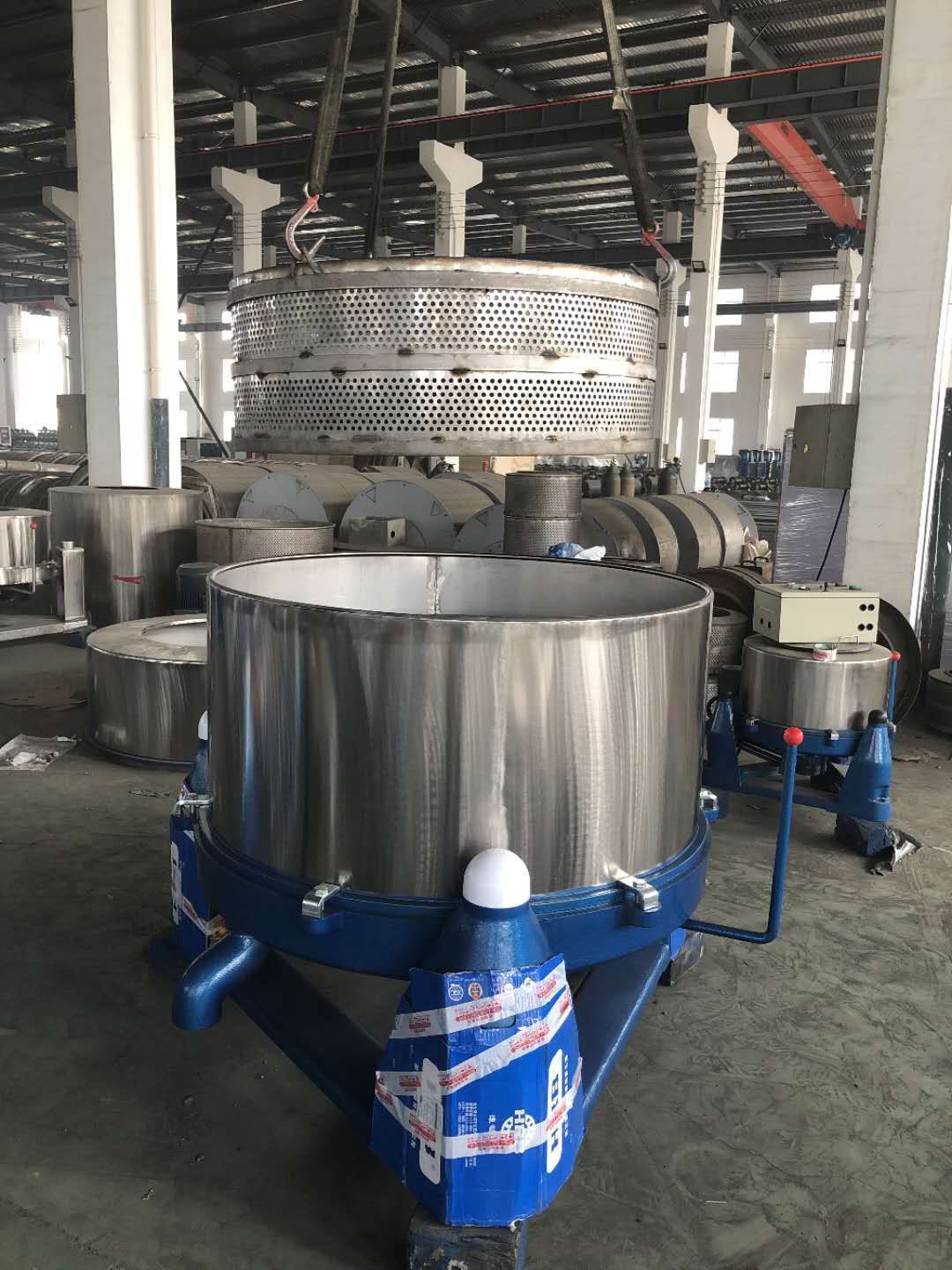 电镀五金脱水机,平底内胆,带下卸料吊篮,金属粉末甩干机