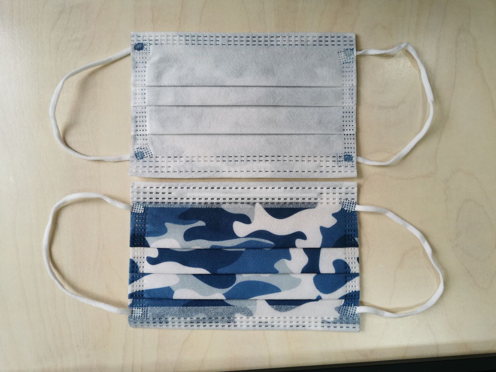 生产厂家成人三层一次性口罩迷彩水刺布民用熔喷平面防护口罩出口