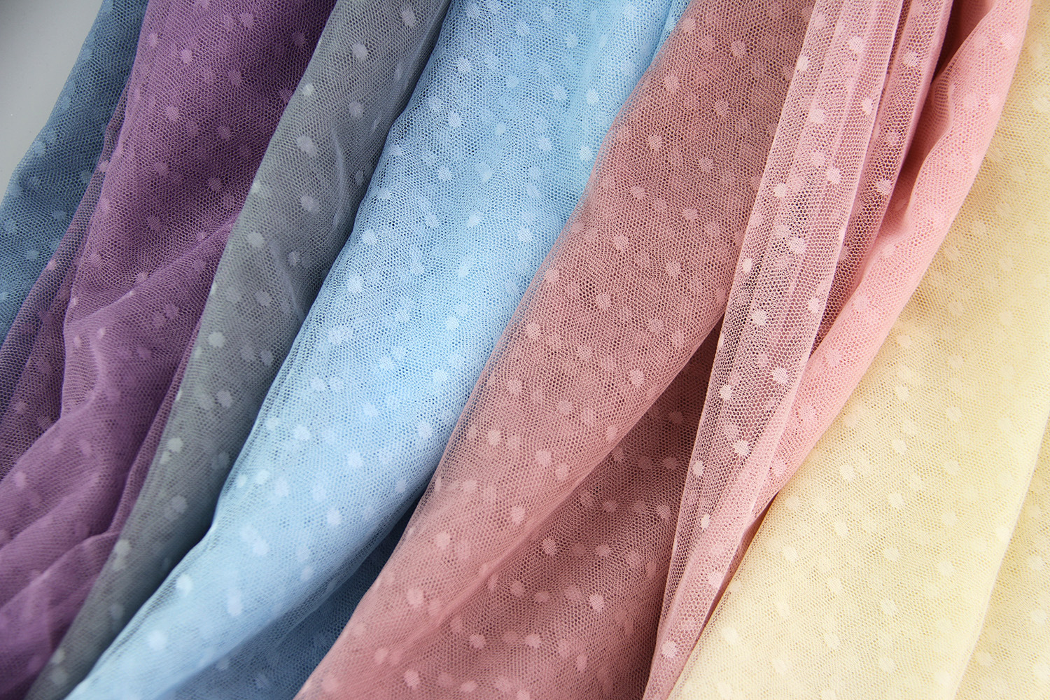 涤纶大点点纱网布 童装纱裙圆点网纱面料 新款现货婚纱布