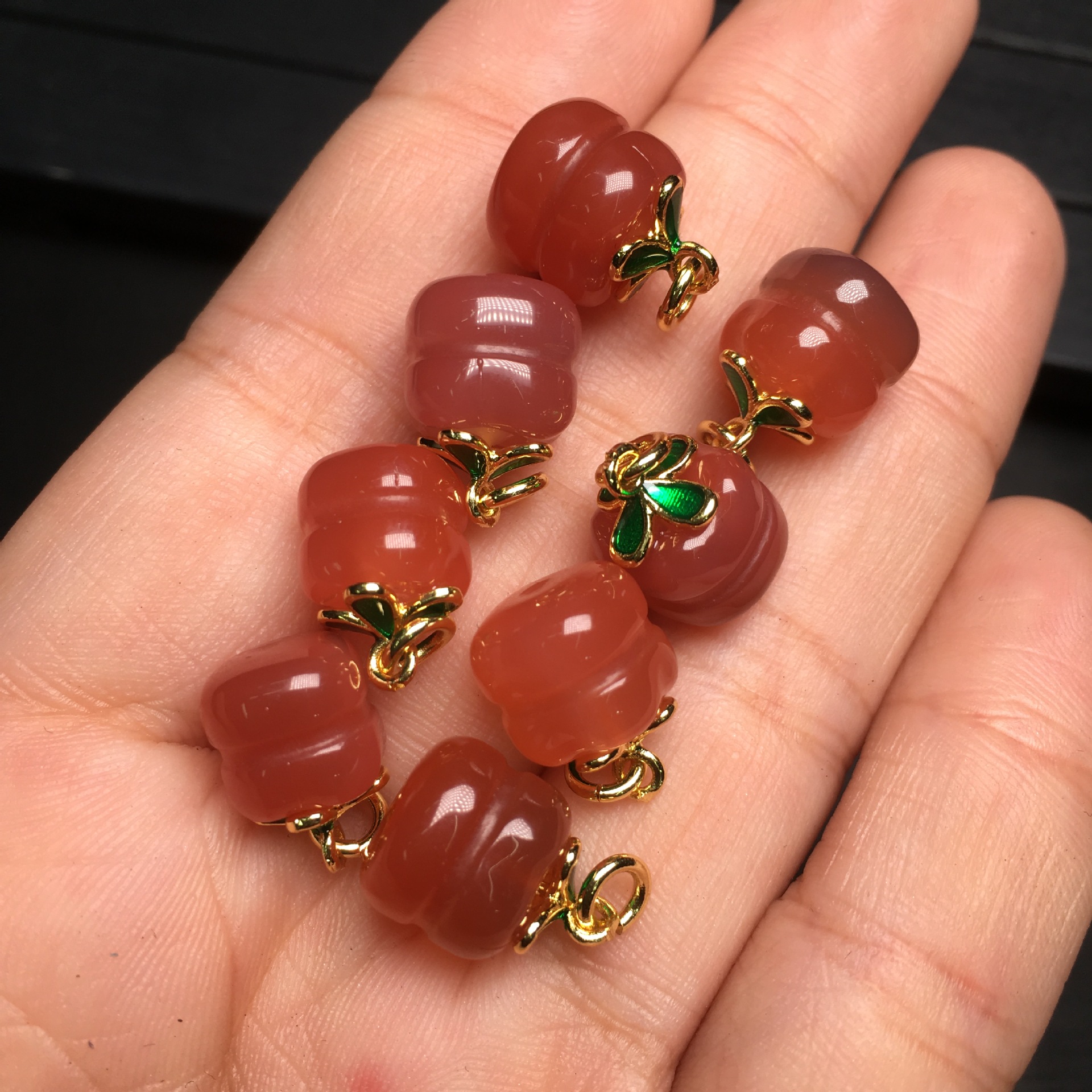厂家天然南红玛瑙柿子小配饰双层柿子小吊坠晶体通透红润