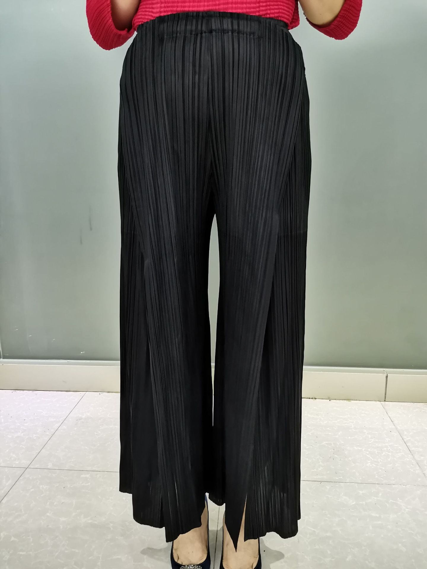 三宅褶皱裤子 新款下摆开叉 松紧腰两侧边纽扣设计大摆阔腿裤