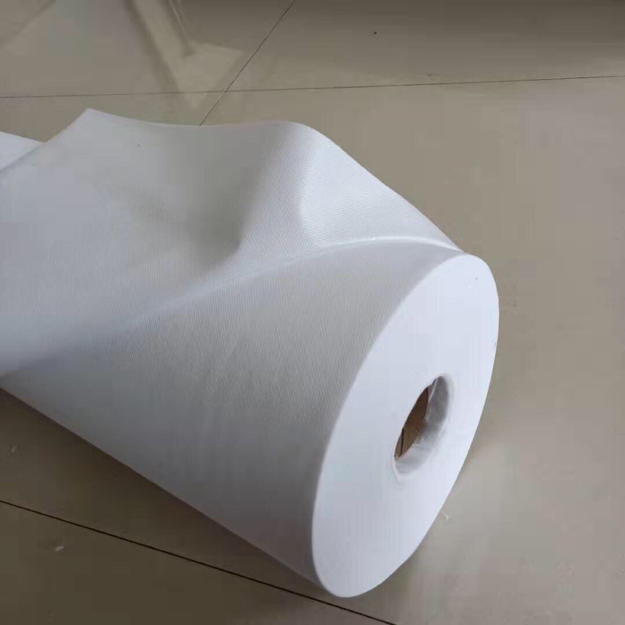 热卖聚乙烯透气层 钢结构屋面防潮隔汽膜 阻燃吸吸纸 防水透气膜