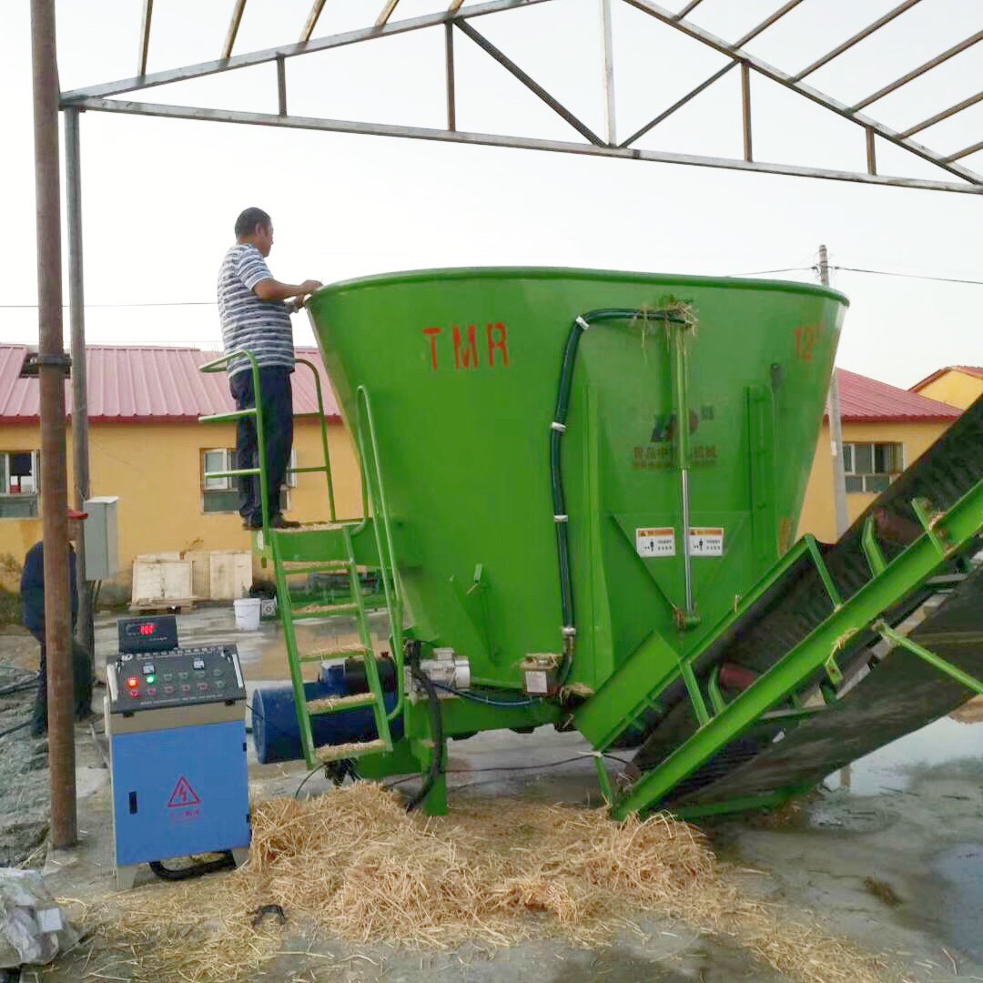 立式自动计量tmr饲料搅拌机青秸秆饲料机奶牛养殖全日粮混合机 图片_