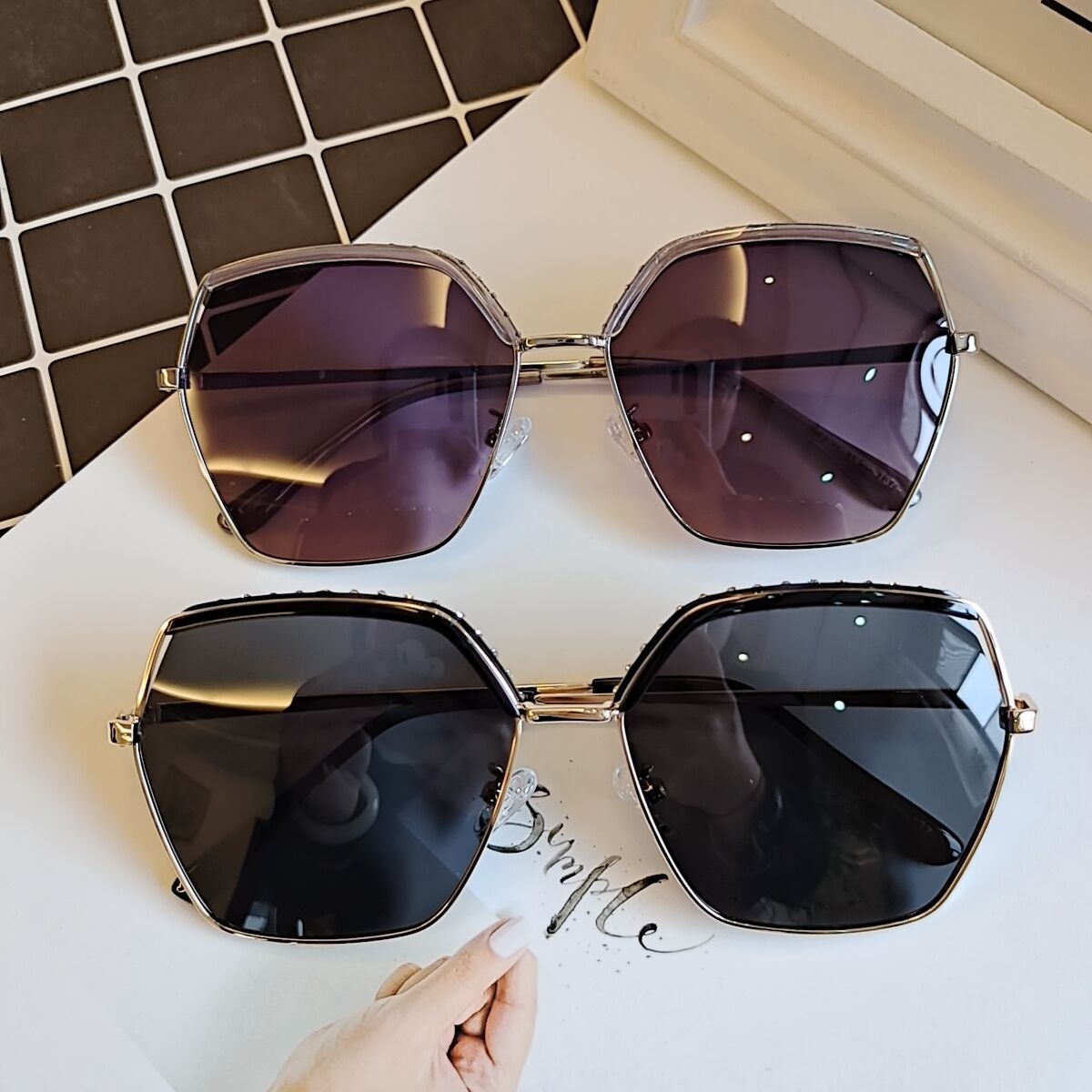 20新款女士偏光太阳镜黑眉毛镶钻时尚防紫外线渐变色墨镜开车眼镜