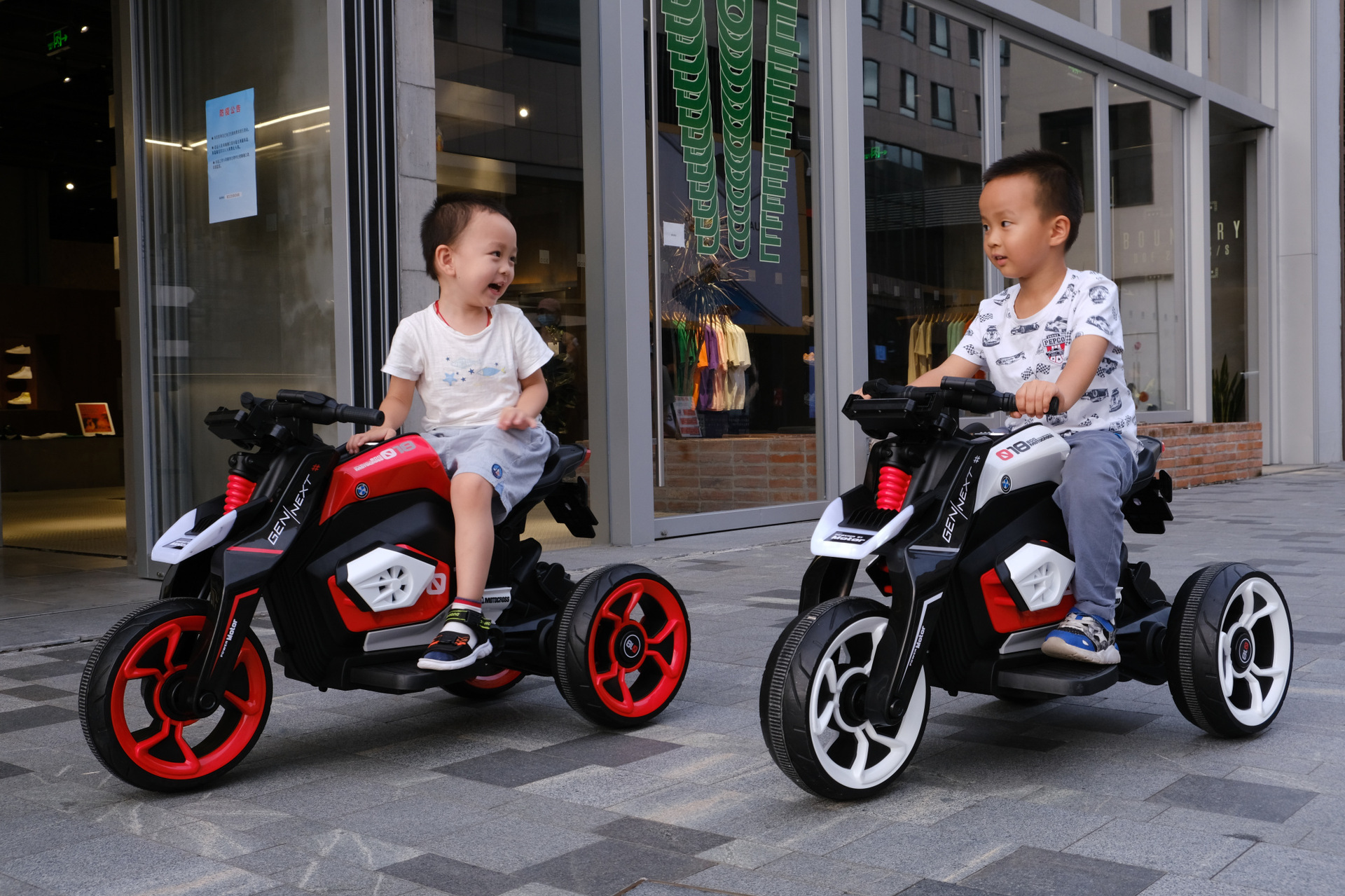 贝多奇儿童摩托机车 -未来 亲子同款 带音乐早教 成人可乘坐