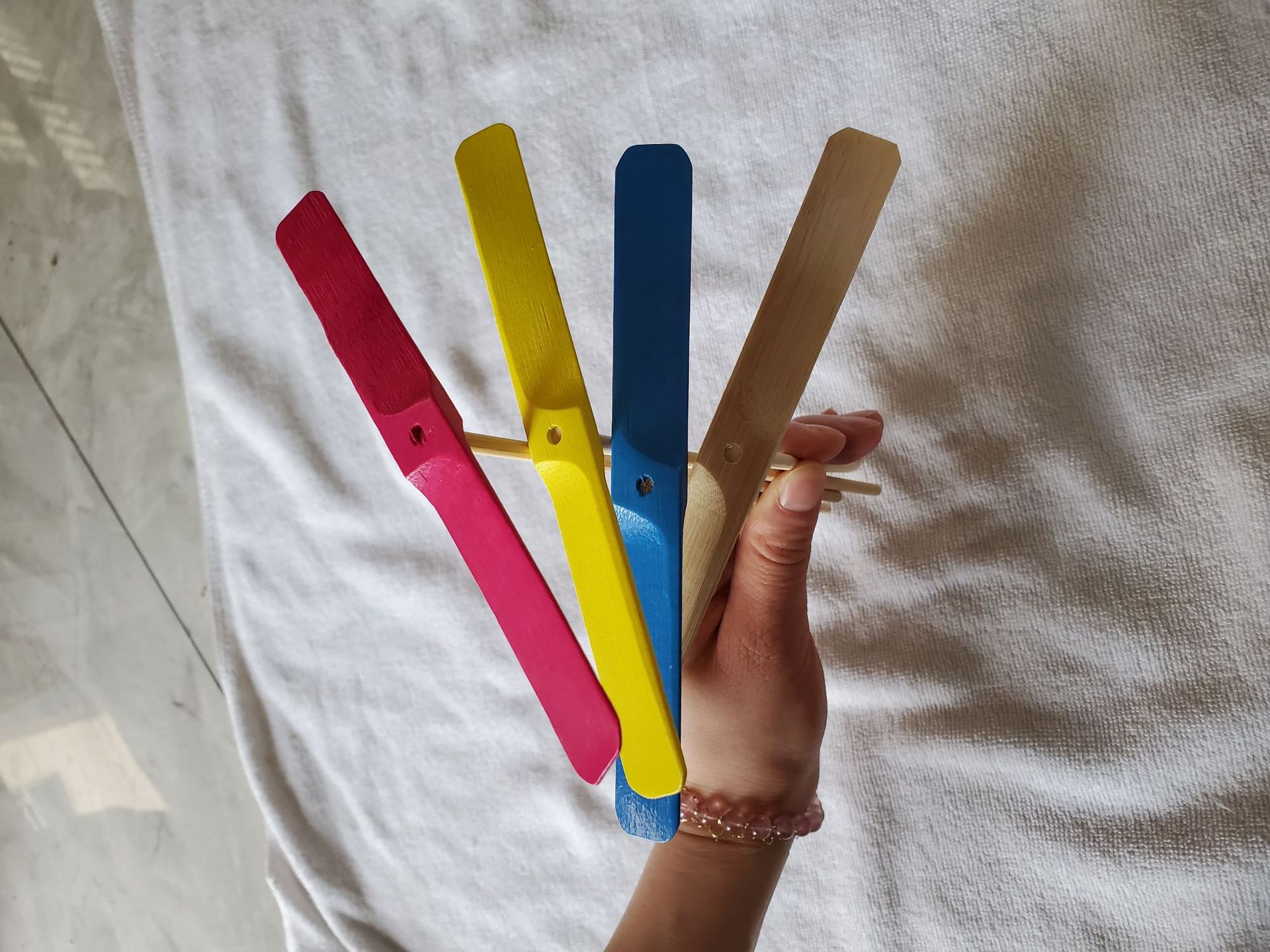 手搓竹蜻蜓彩色