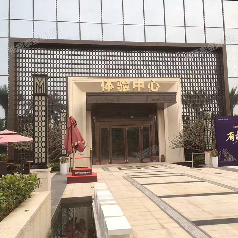 中式酒店夹花玻璃大门定制 仿古铜雕花大门 新中式风格售楼部门头