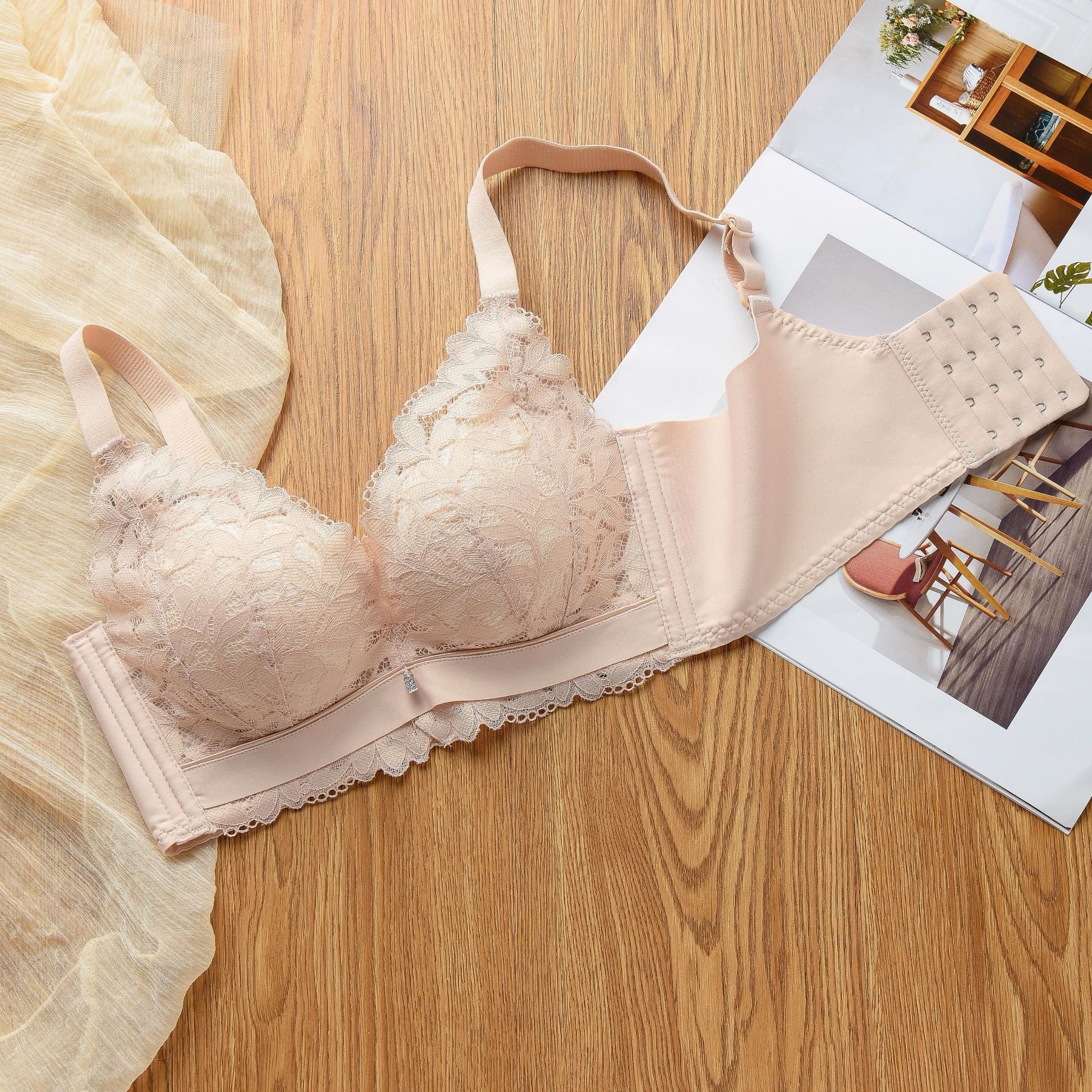 新款大红性感蕾丝内衣女无痕无钢圈聚拢透气大码文胸收副乳小胸罩