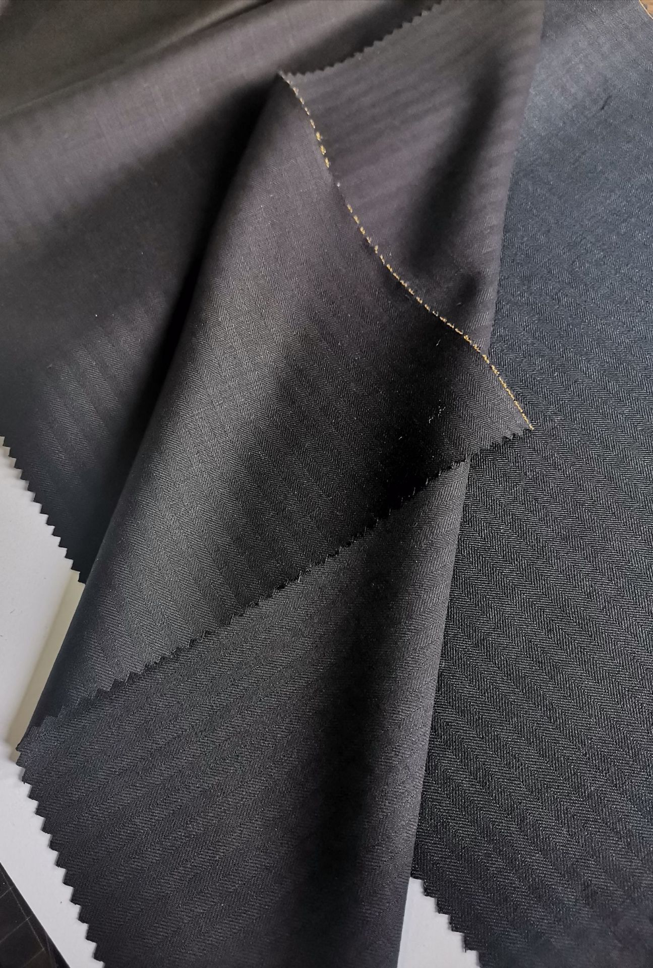 20高端隐形竖纹小人字精纺面料服装面料 西服面料 裤装面料