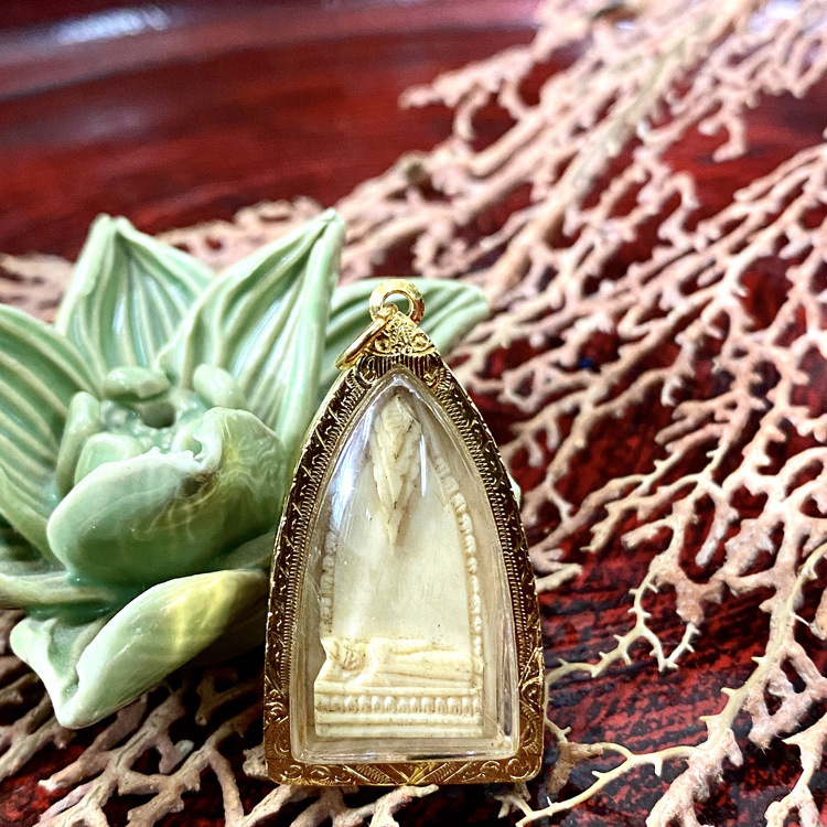 舍玛商贸龙婆妹星期佛年份不详含金壳及塔帕赞鉴定卡包邮泰国佛牌