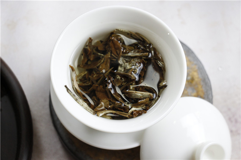 云南景谷月光白茶饼茶蜜香一芽一叶二叶357g白牡丹贡眉寿眉紧压茶