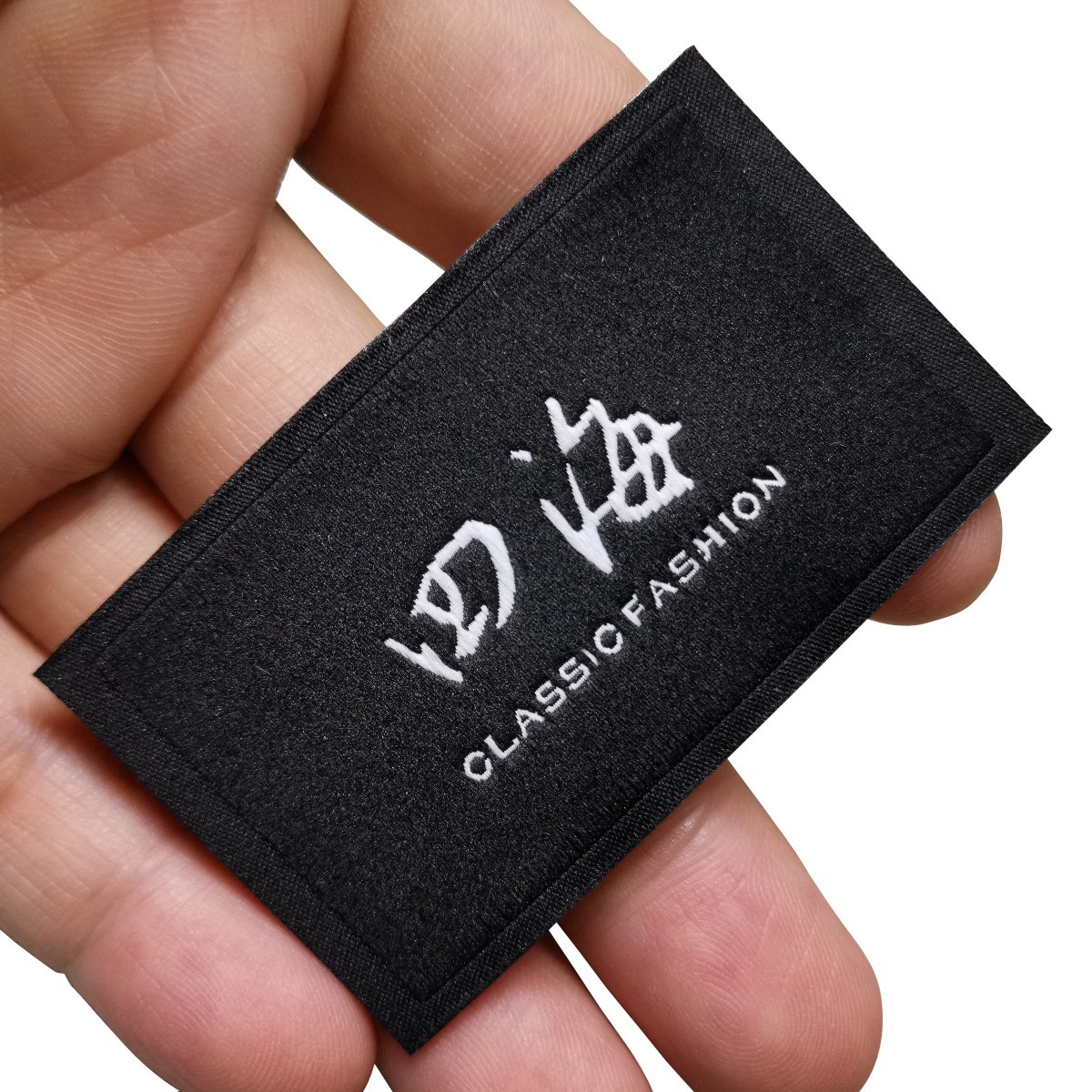 广州厂家 织唛订做 黑色涤纶反缎织绣 新款领标高端大衣主唛定制