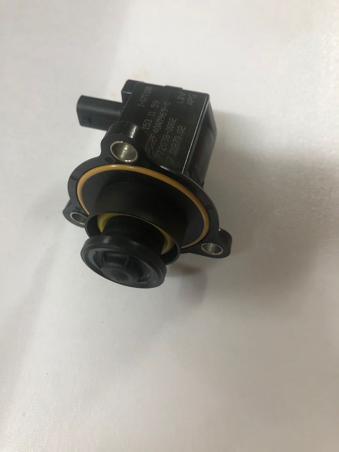 电磁阀 涡轮增压器控制阀 适用于奔弛 w204 c200 c300 0001531159
