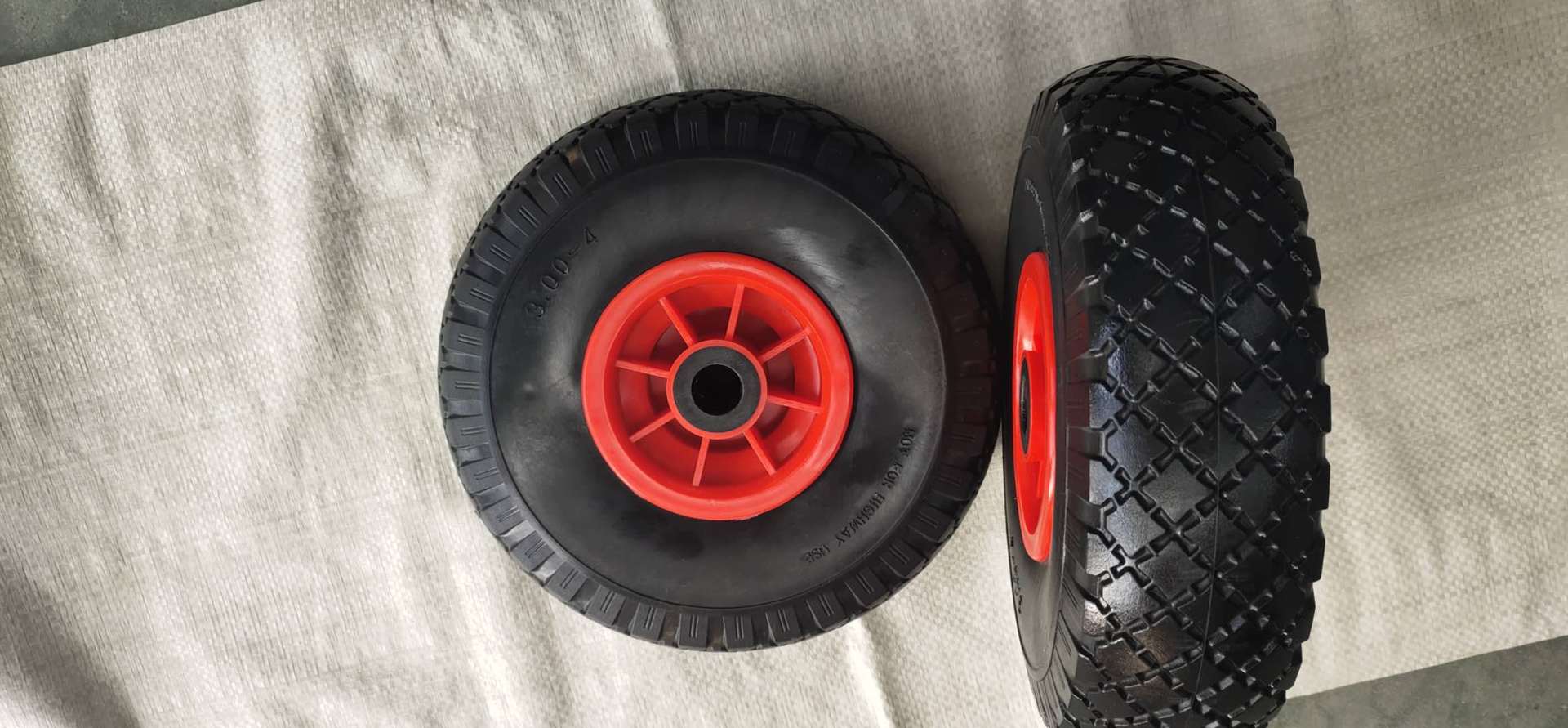 pu发泡轮定制加工 青岛轮胎厂家供应pu聚氨酯发泡轮 欢迎询问